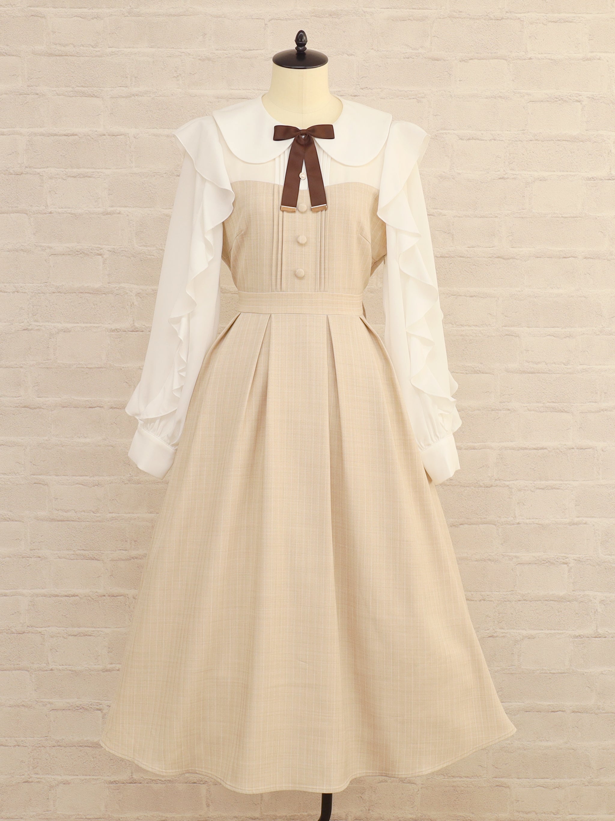 【メンバーズセール対象】Ruffle Elegance ミドル丈ワンピース ベージュ（Beige） FREE ｜Amavel（アマベル）公式サイト