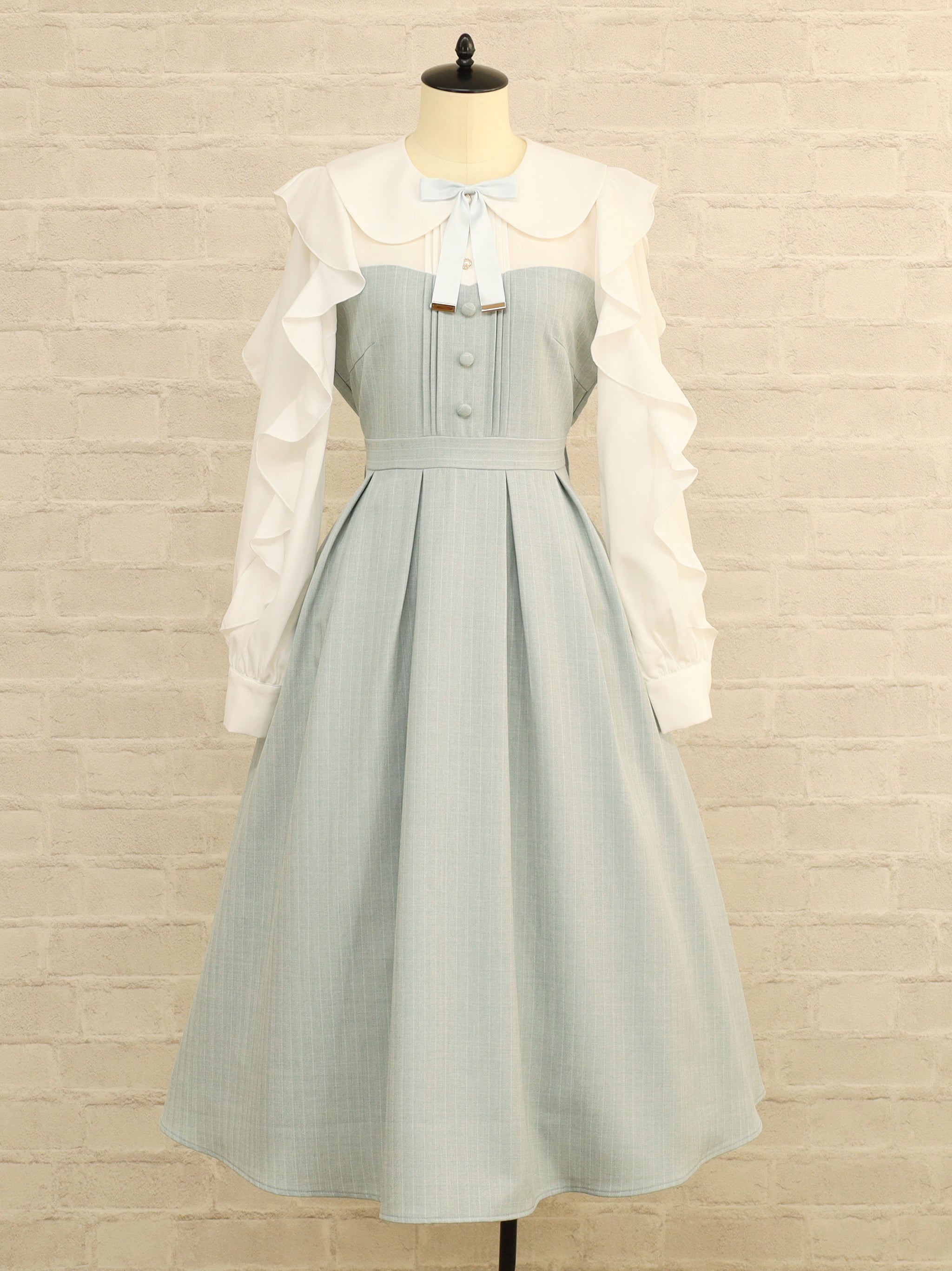 【メンバーズセール対象】Ruffle Elegance ミドル丈ワンピース サックス（SaxeBlue） FREE ｜Amavel（アマベル）公式サイト