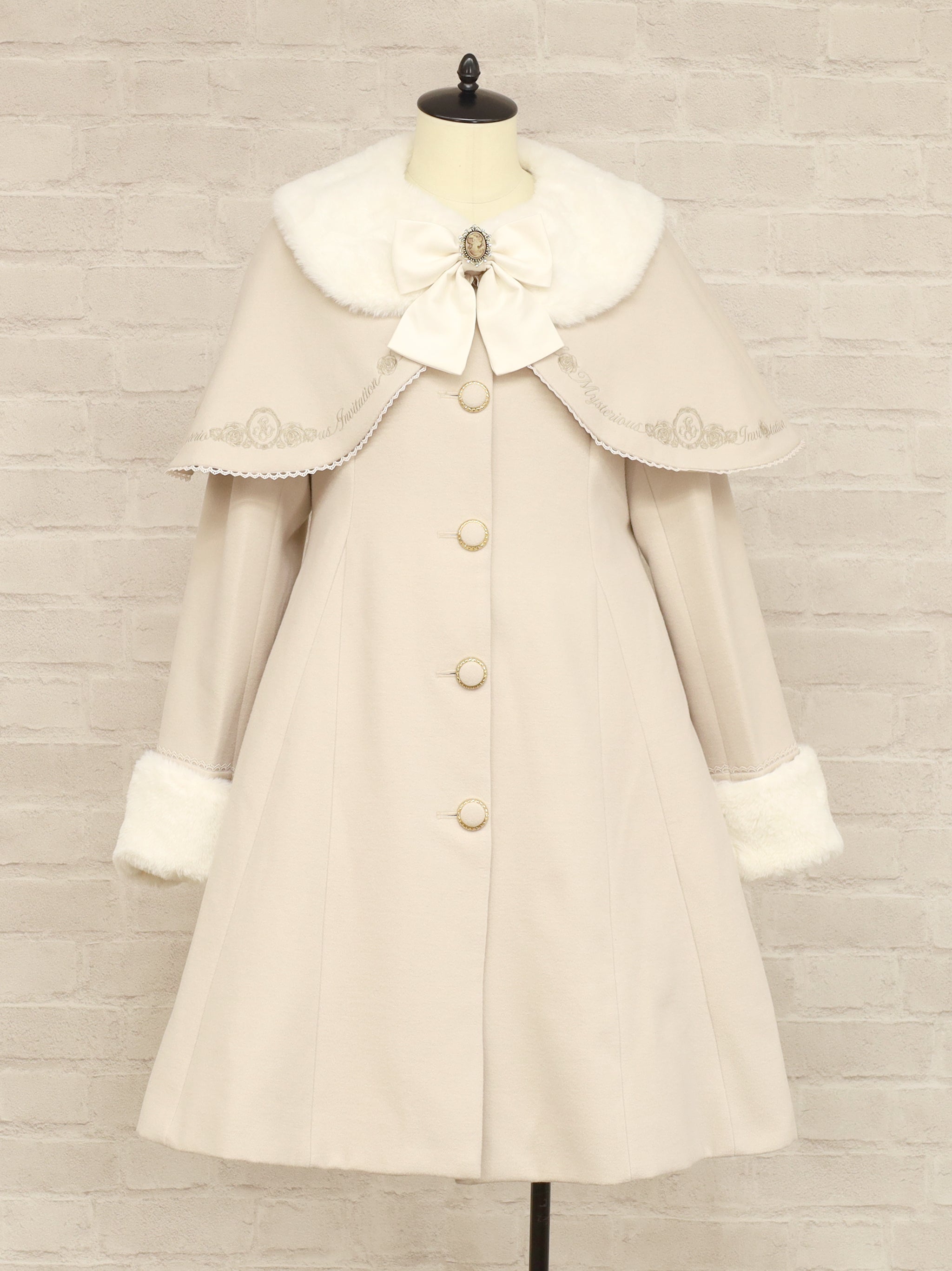 Rosette Doll ケープ付ロングコート ベージュ（Beige） FREE ｜Amavel（アマベル）公式サイト