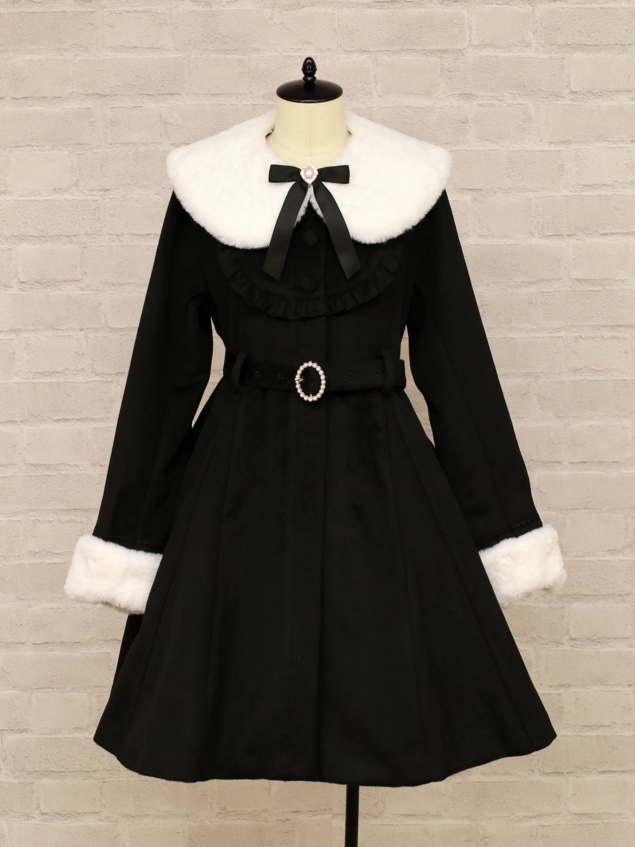 パールベルト付ヨークフリルコート ブラック（Black） FREE ｜Amavel（アマベル）公式サイト