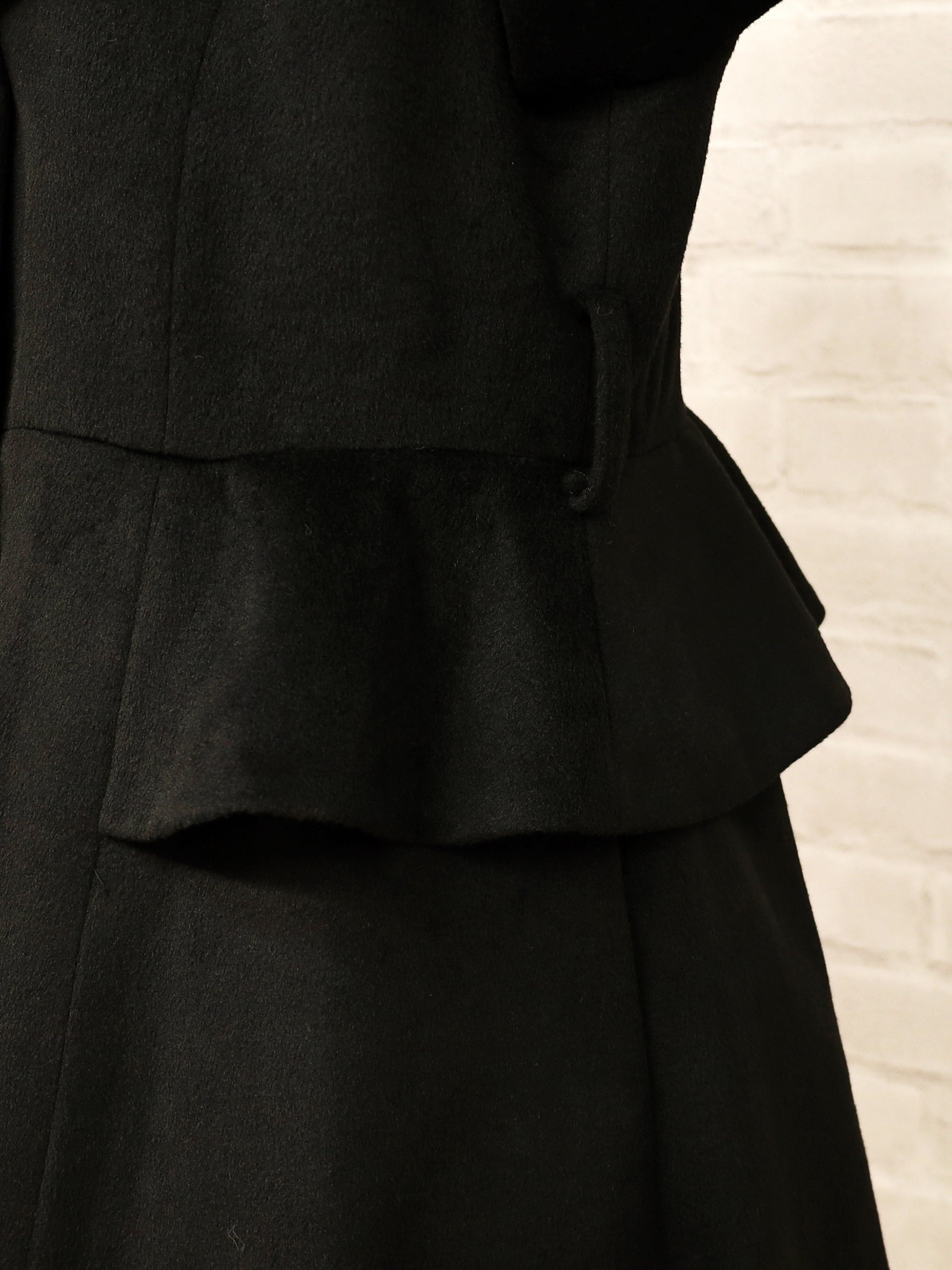 Noble Elegance ペプラムロングコート ｜Amavel（アマベル）公式サイト