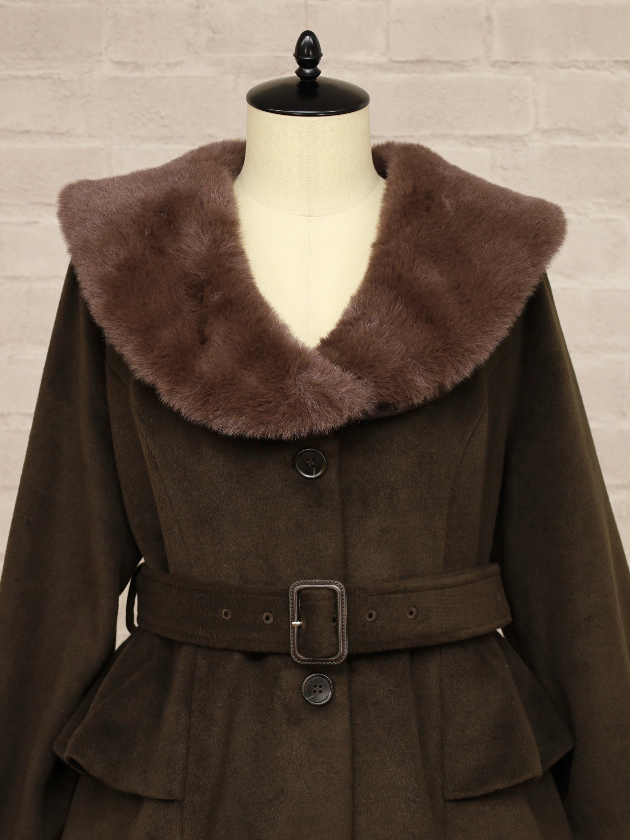 Noble Elegance ペプラムロングコート – Amavel（アマベル）公式サイト