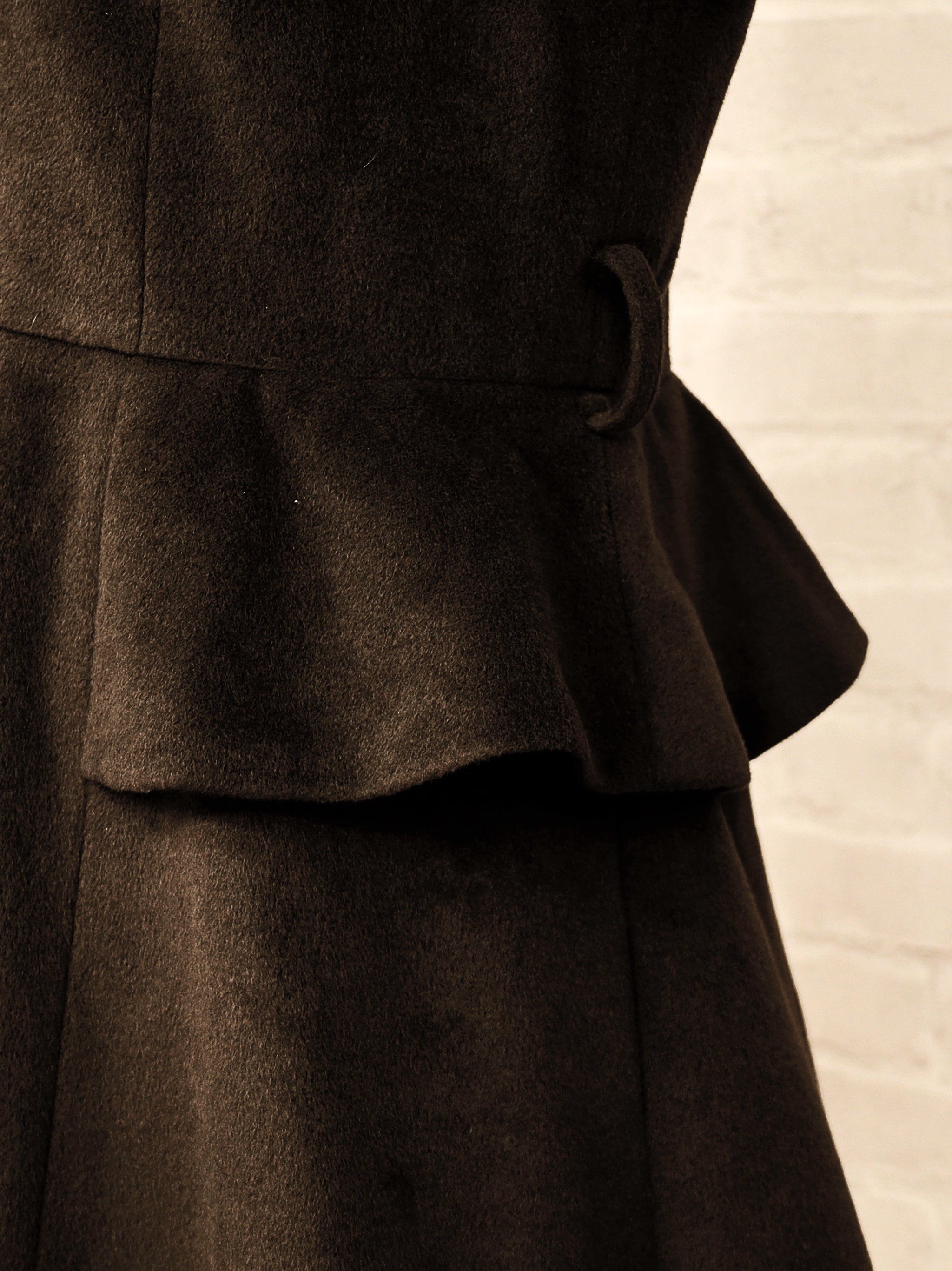 Noble Elegance ペプラムロングコート ｜Amavel（アマベル）公式サイト