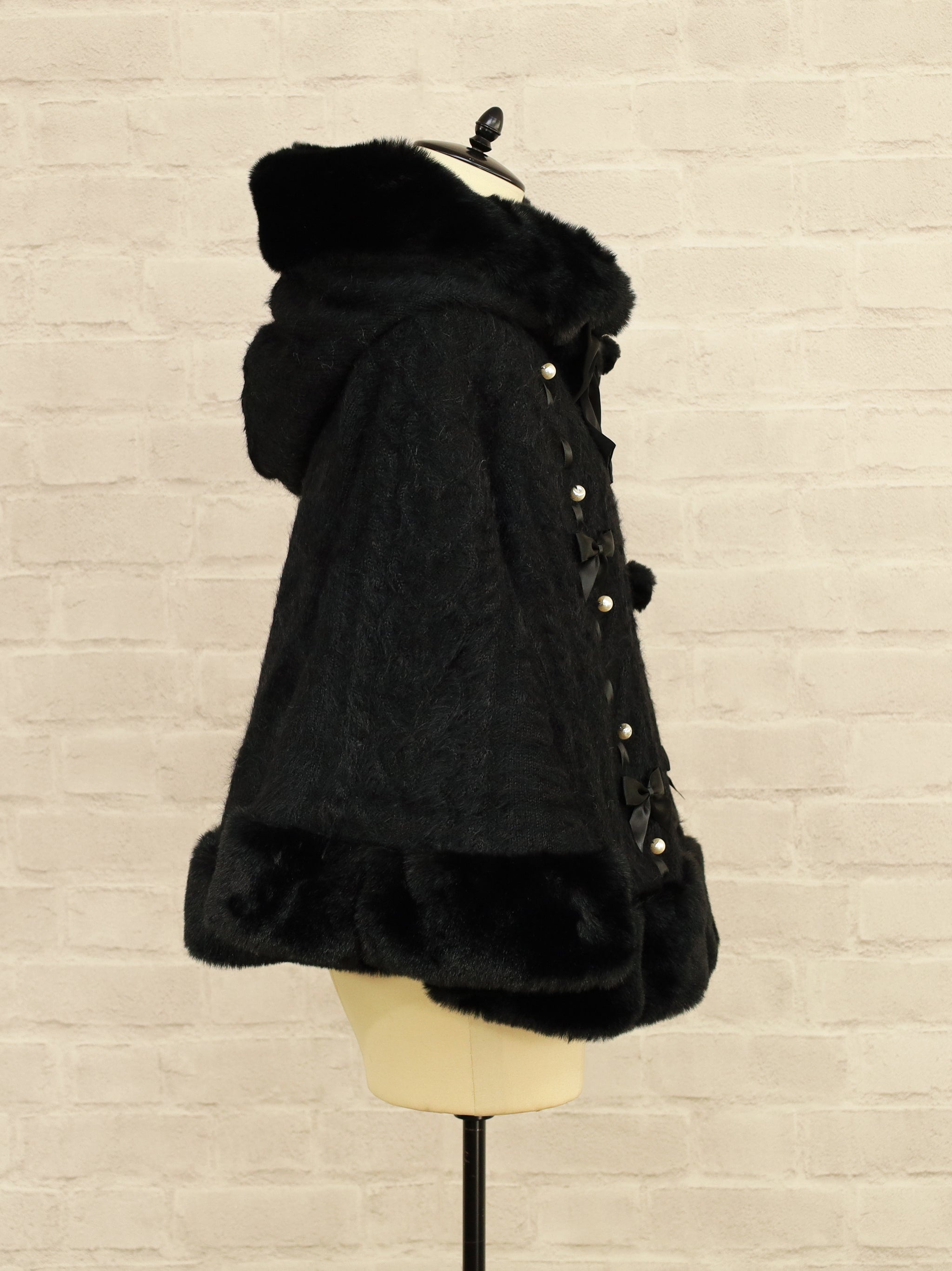 黒 ファー コート アマベル amave ハートケーブルニットファー ポンチョ Heart Cable Knit Poncho – Amavel（アマベル）公式サイト