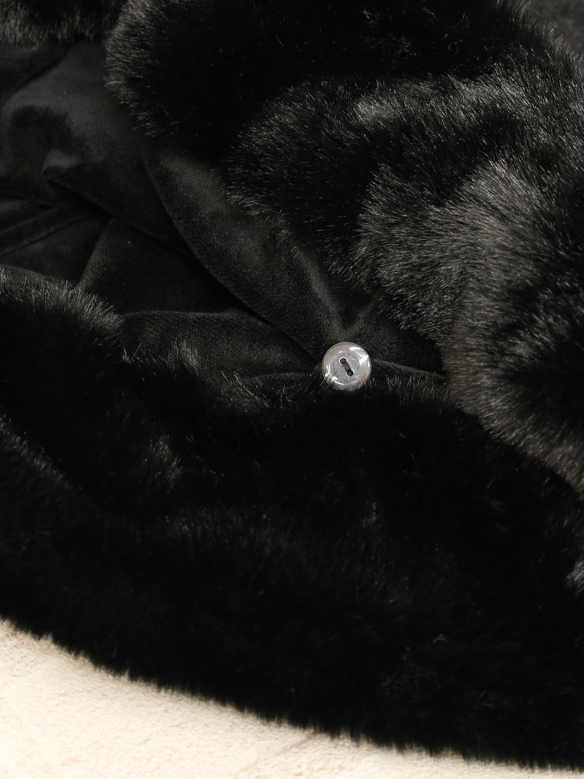 黒 ファー コート アマベル amave ハートケーブルニットファー ポンチョ ハートケーブル編みニットポンチョ – Amavel（アマベル）公式サイト