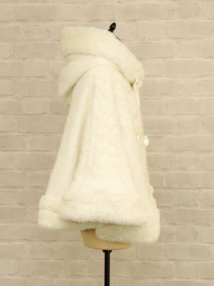 L*a様 Amavelハートケーブルニットファーポンチョアイボリー ハートケーブル編みニットポンチョ （9351884046567）– Amavel