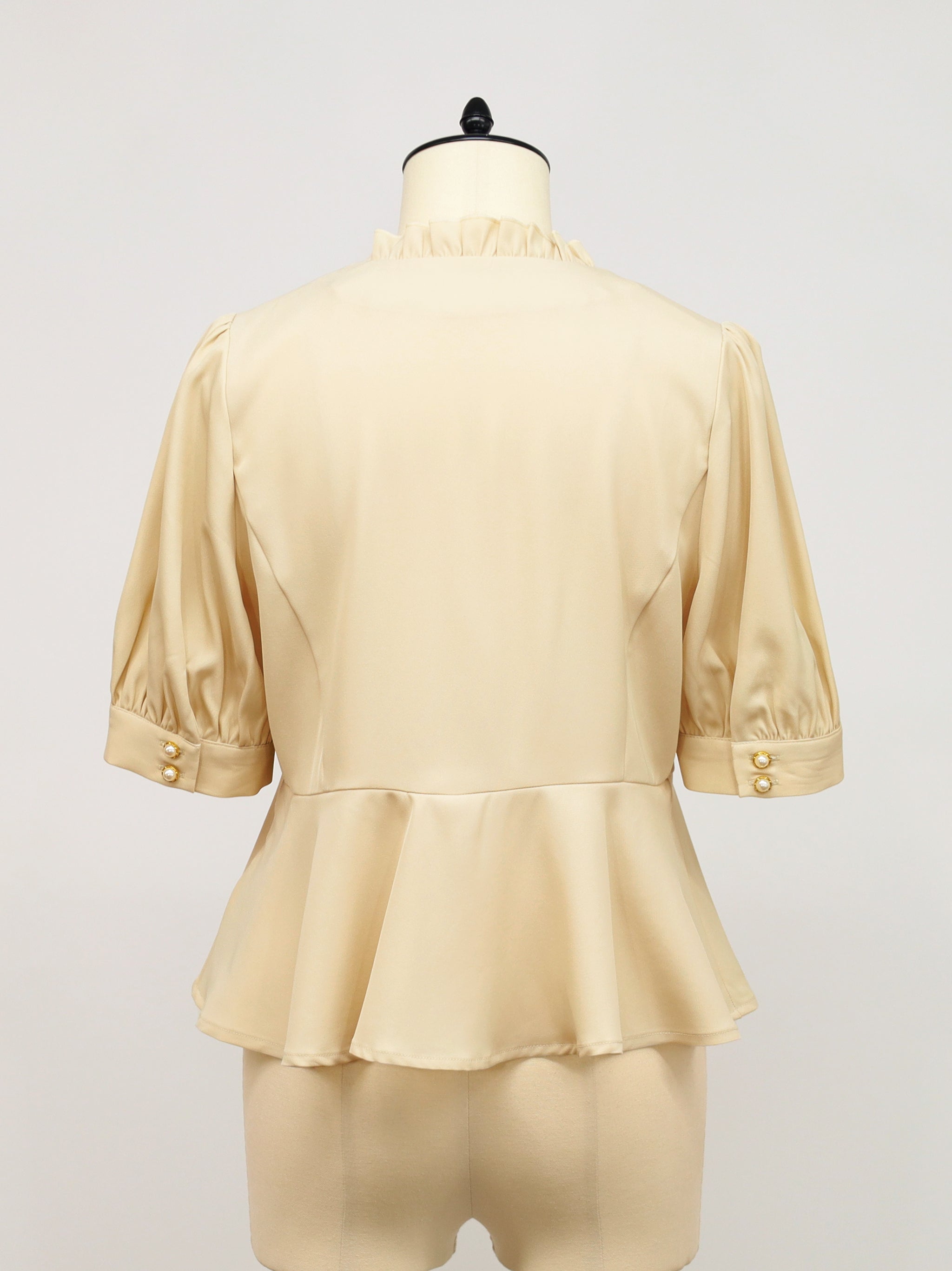 アソートボタンペプラムブラウス ｜Amavel（アマベル）公式サイト