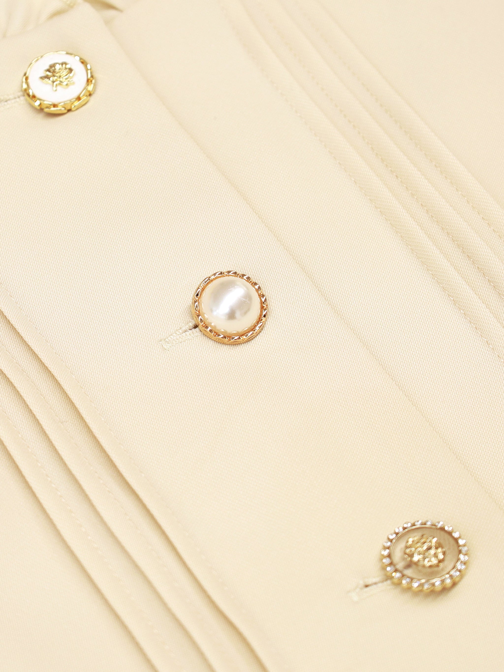 アソートボタンペプラムブラウス ｜Amavel（アマベル）公式サイト