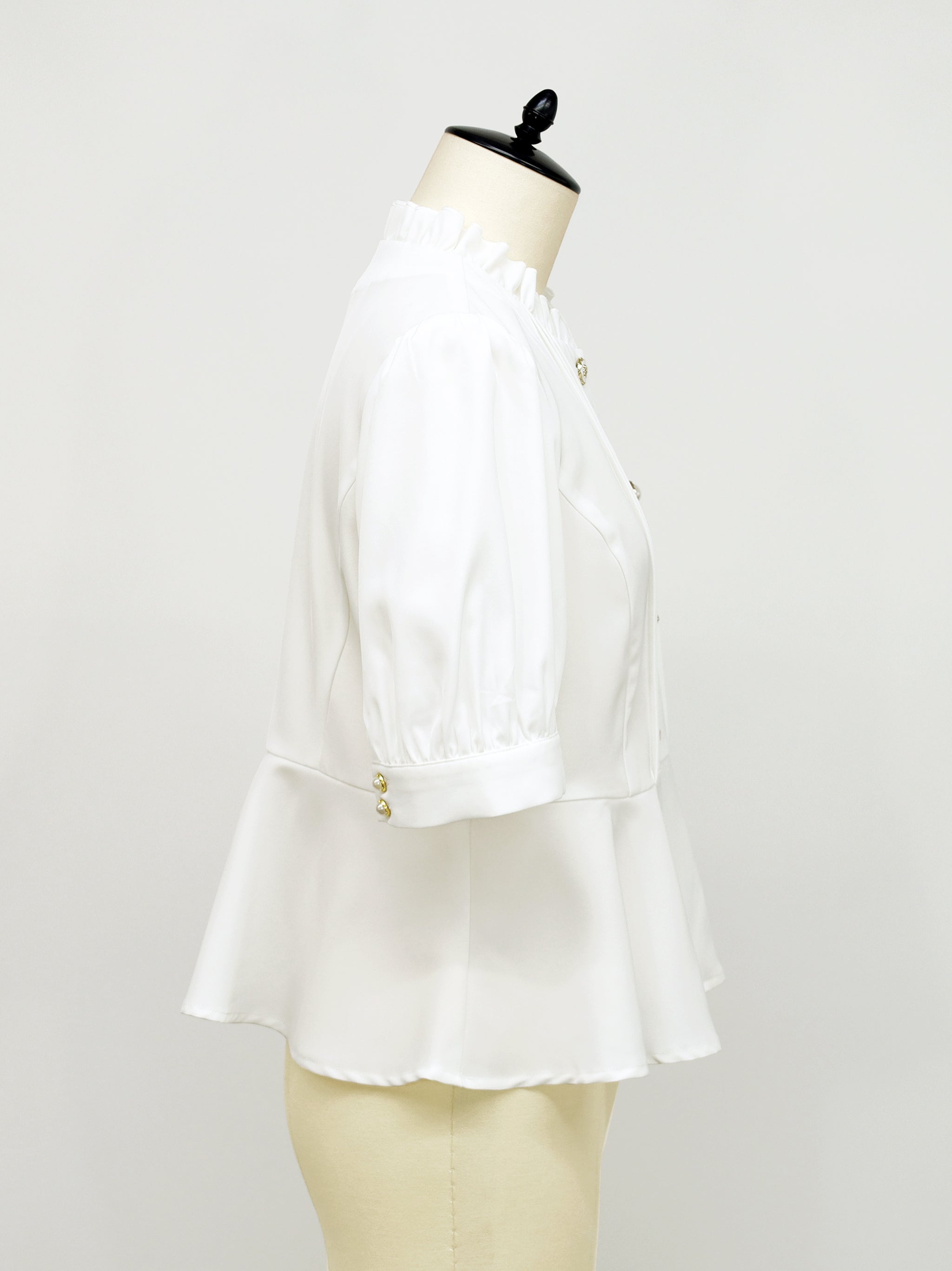 アソートボタンペプラムブラウス ｜Amavel（アマベル）公式サイト