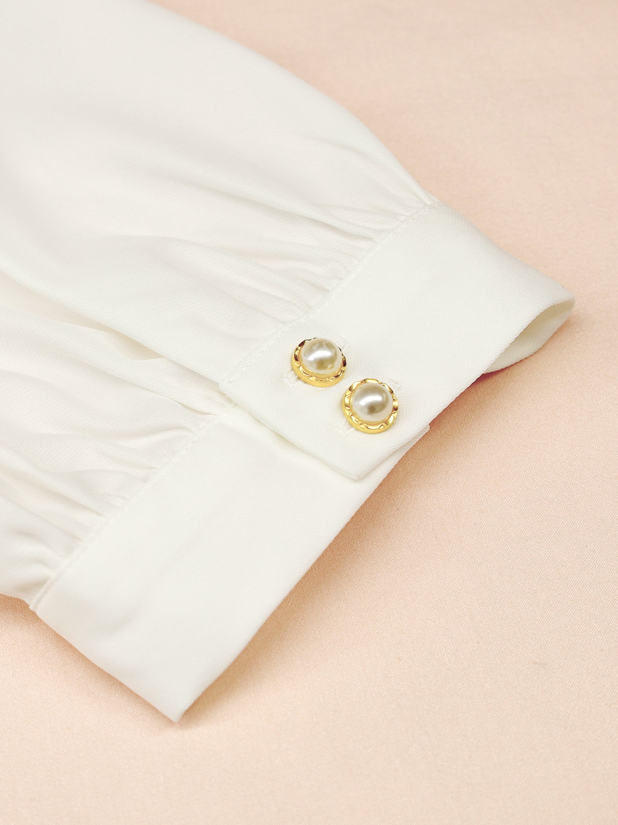 アソートボタンペプラムブラウス ｜Amavel（アマベル）公式サイト