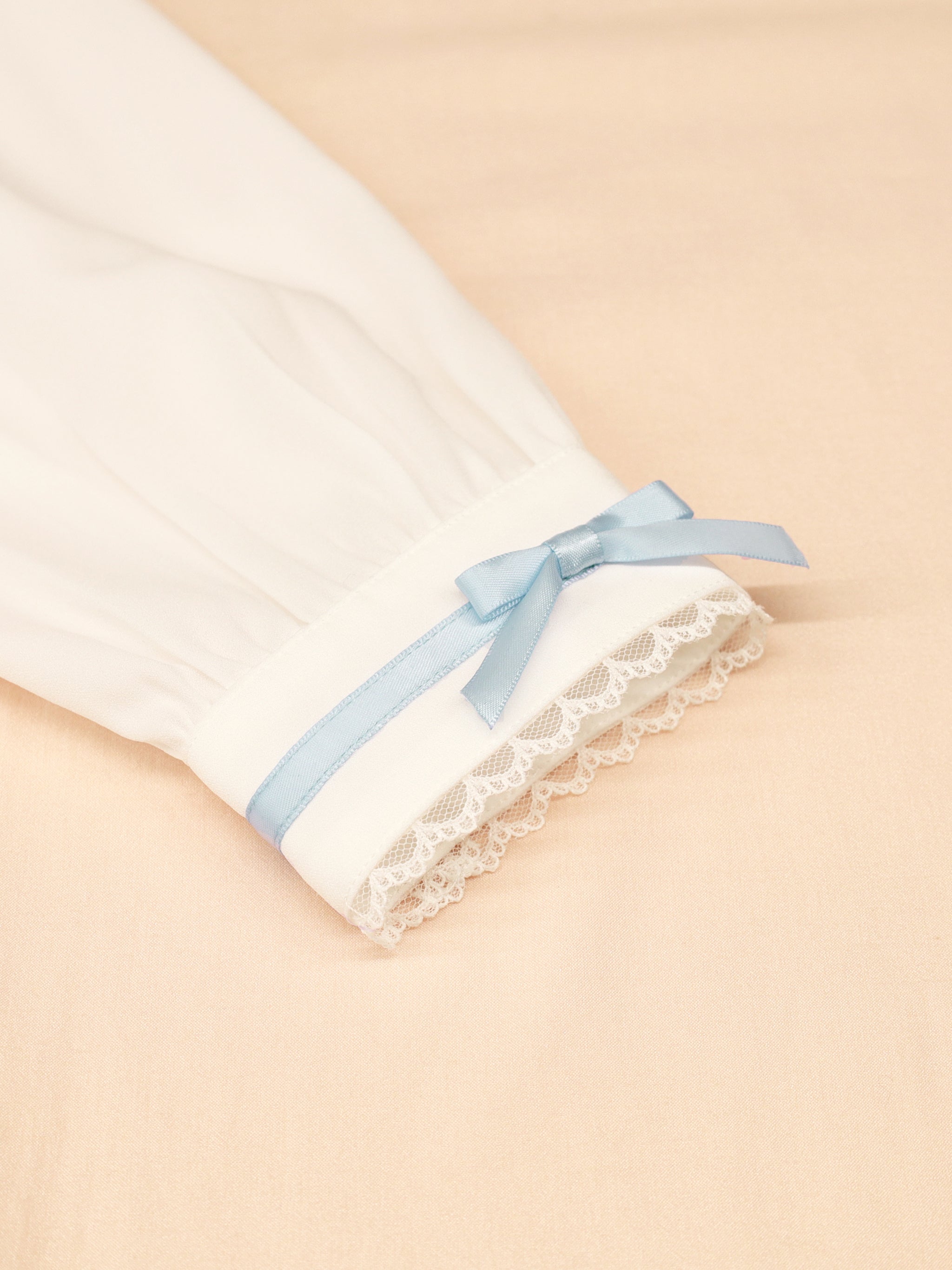 ハートビジューリボンブラウス ｜Amavel（アマベル）公式サイト