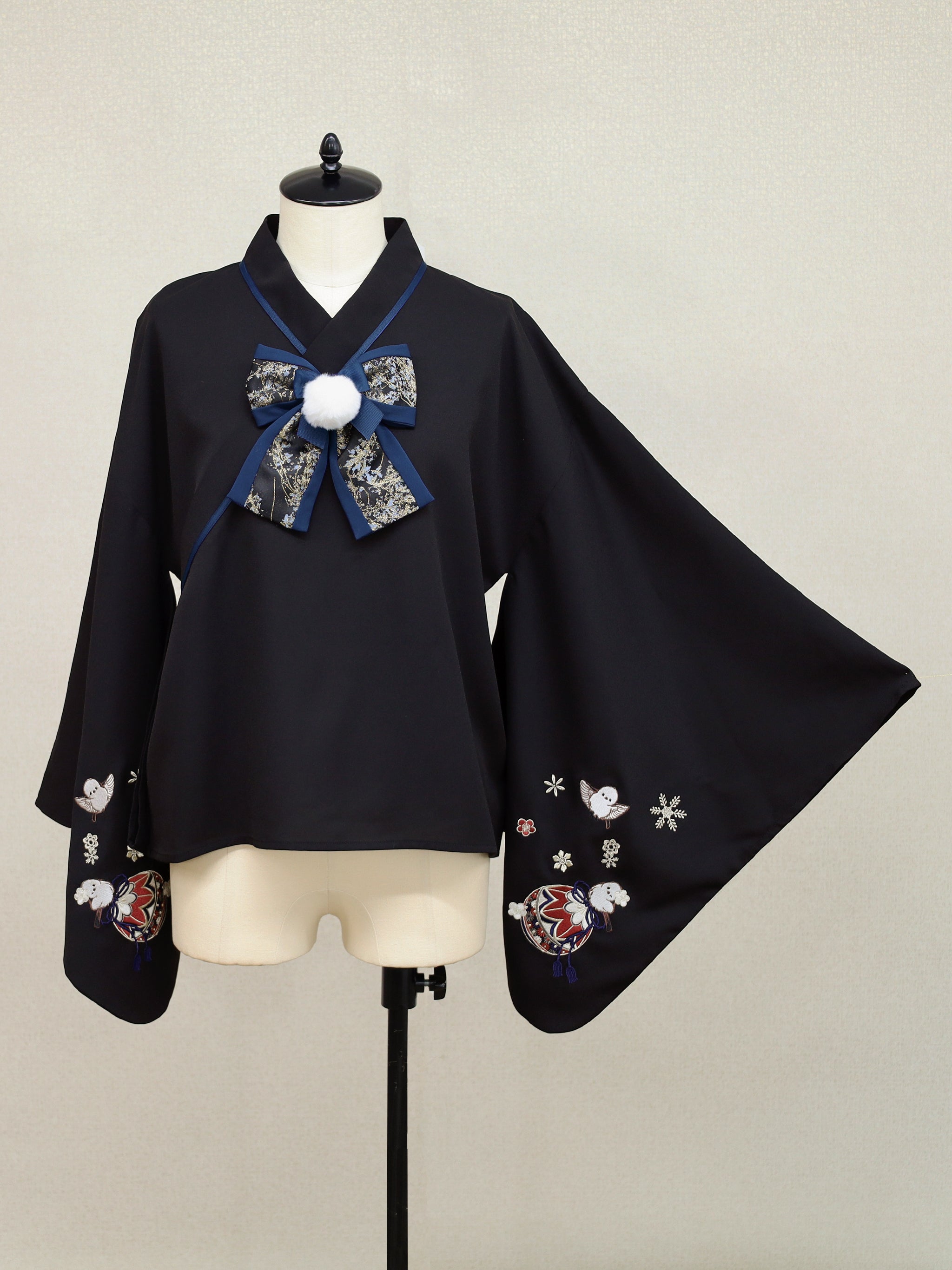 手まり遊びとシマエナガ 和風ブラウス – Amavel（アマベル）公式サイト