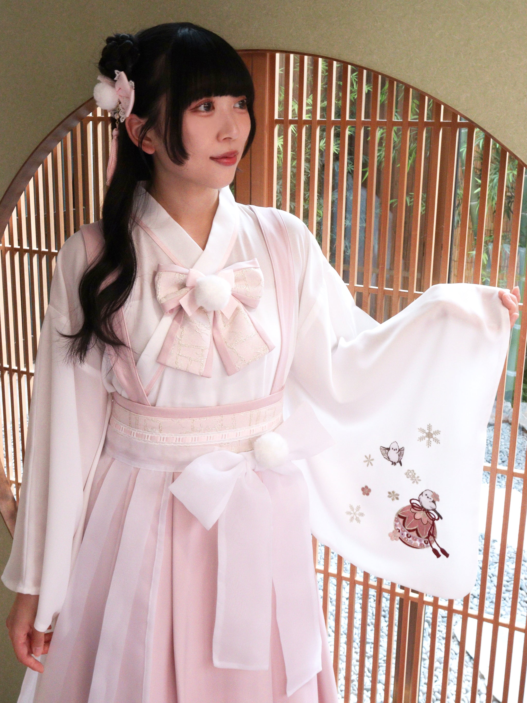 手まり遊びとシマエナガ 和風ブラウス – Amavel（アマベル）公式サイト