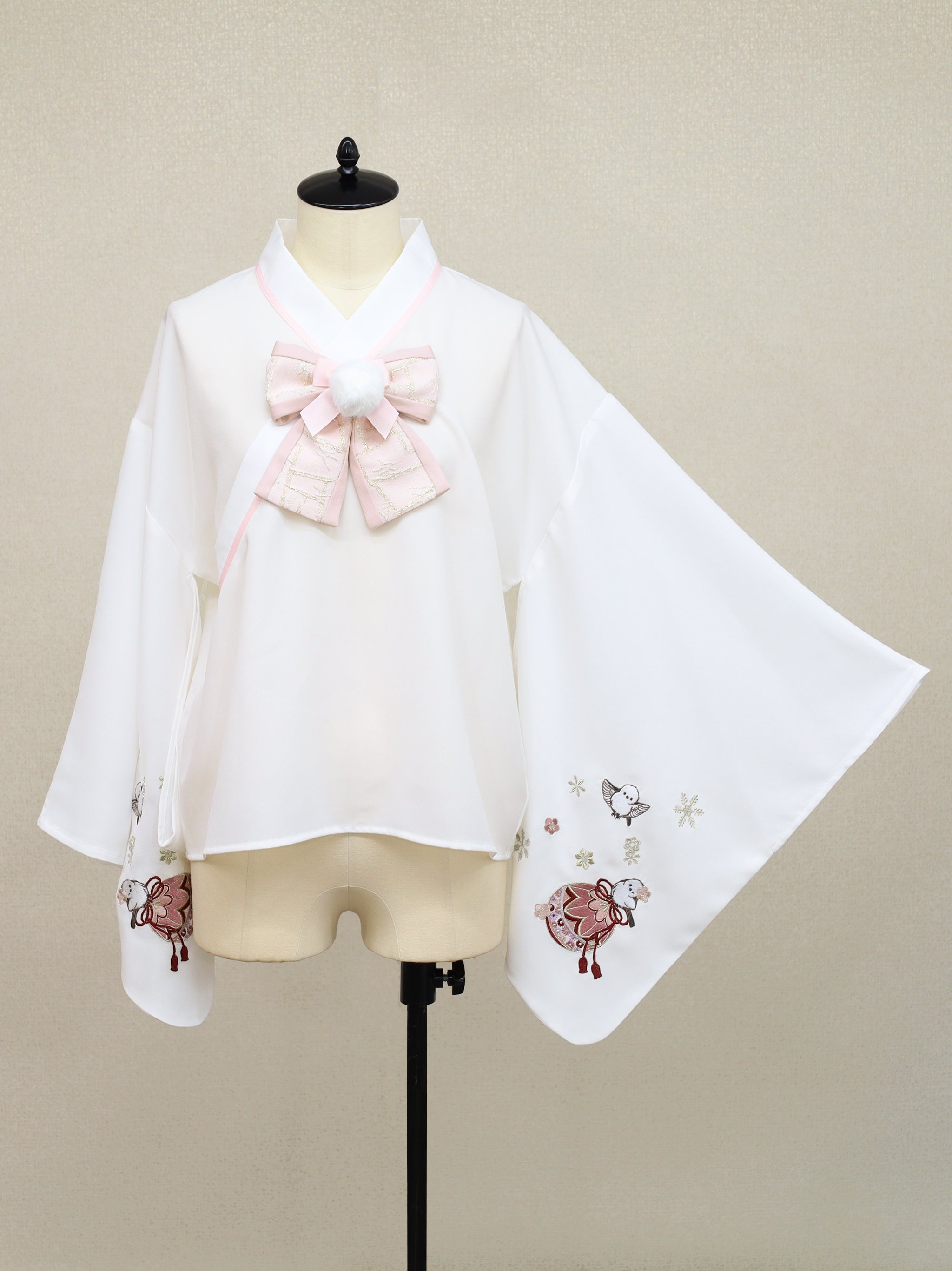 手まり遊びとシマエナガ 和風ブラウス ｜Amavel（アマベル）公式サイト