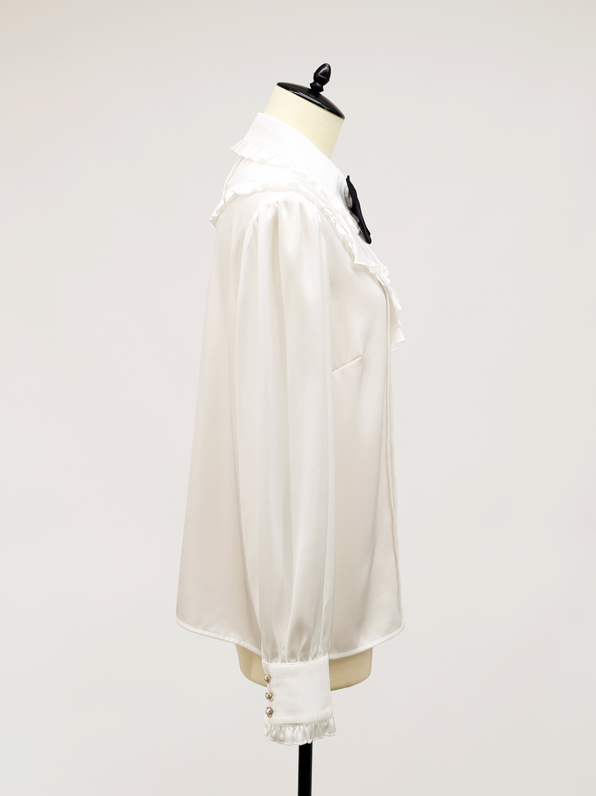 Antique Doll カスケードフリルブラウス ｜Amavel（アマベル）公式サイト