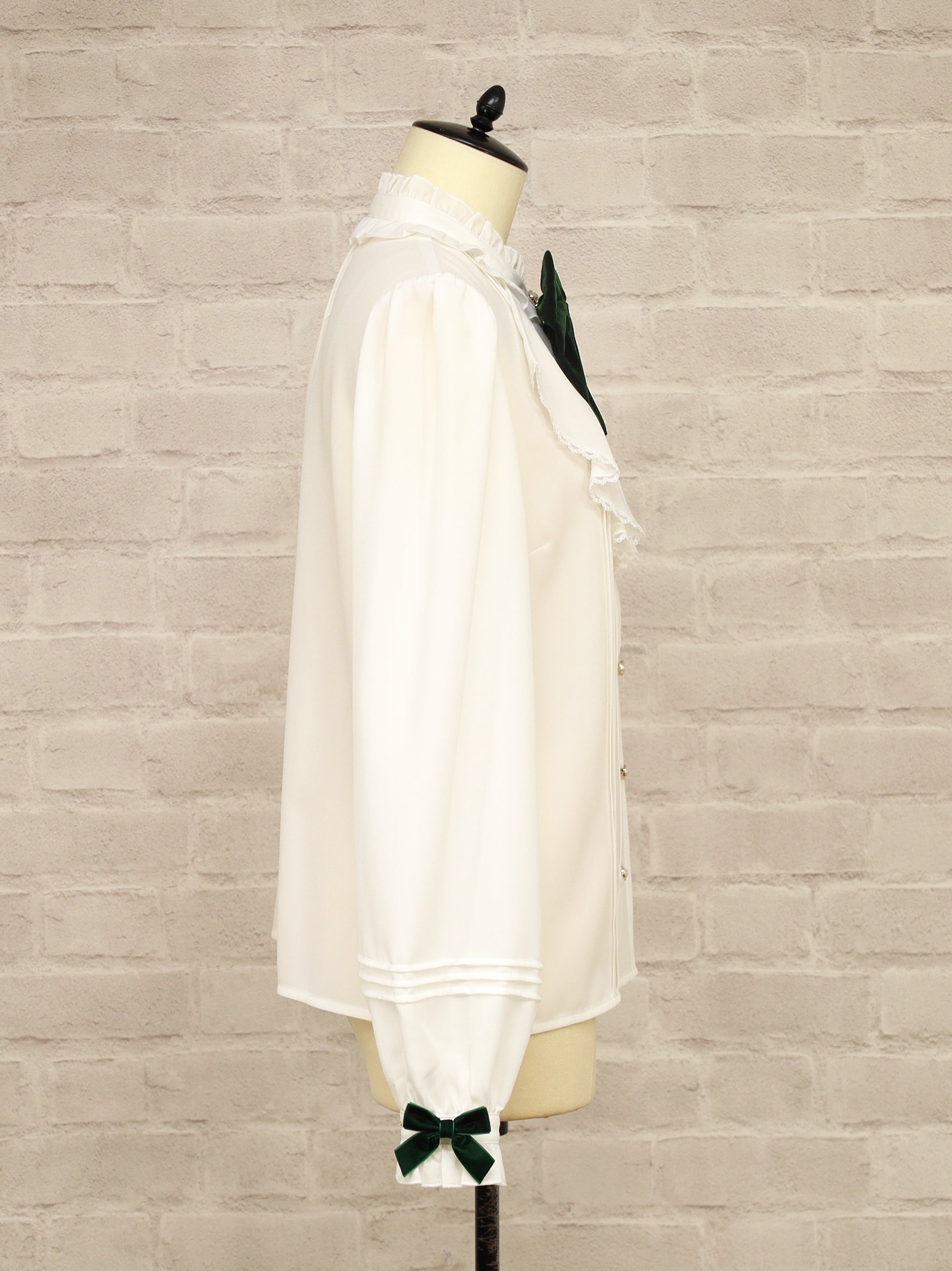 Velvet Ribbonラッフルブラウス ｜Amavel（アマベル）公式サイト