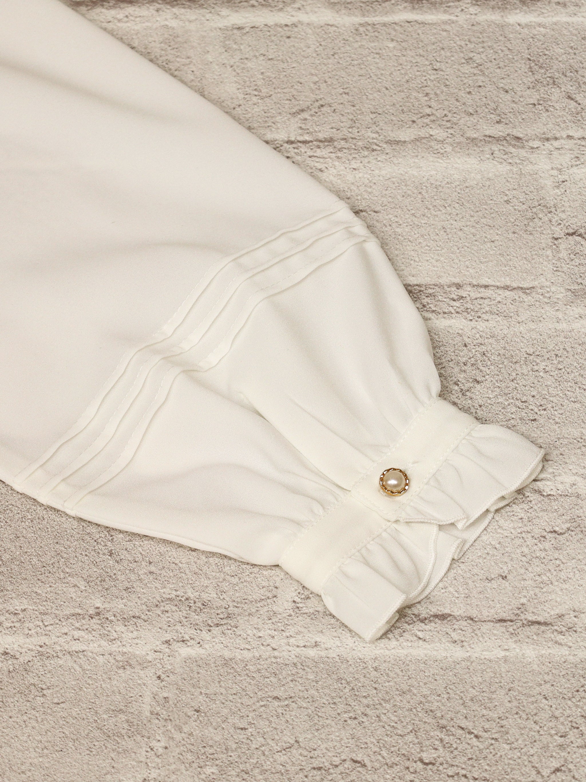 Velvet Ribbonラッフルブラウス ｜Amavel（アマベル）公式サイト