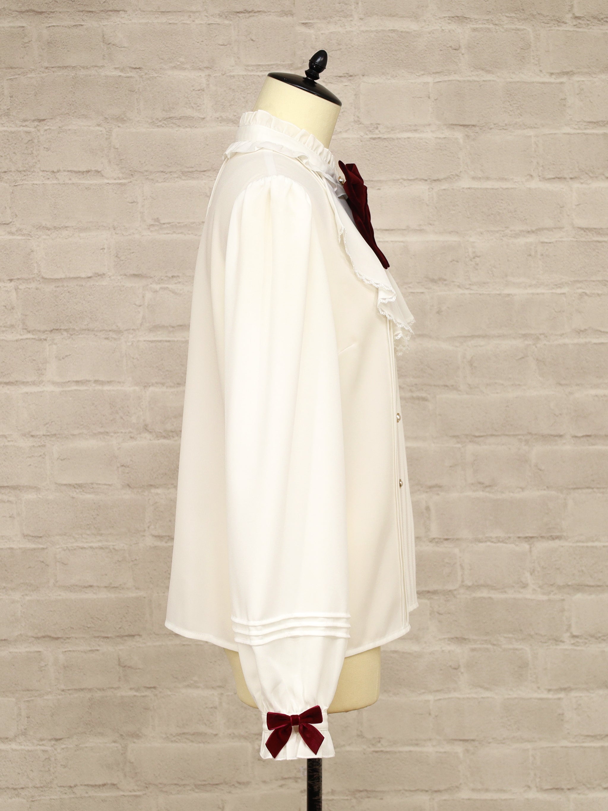 Velvet Ribbonラッフルブラウス ｜Amavel（アマベル）公式サイト