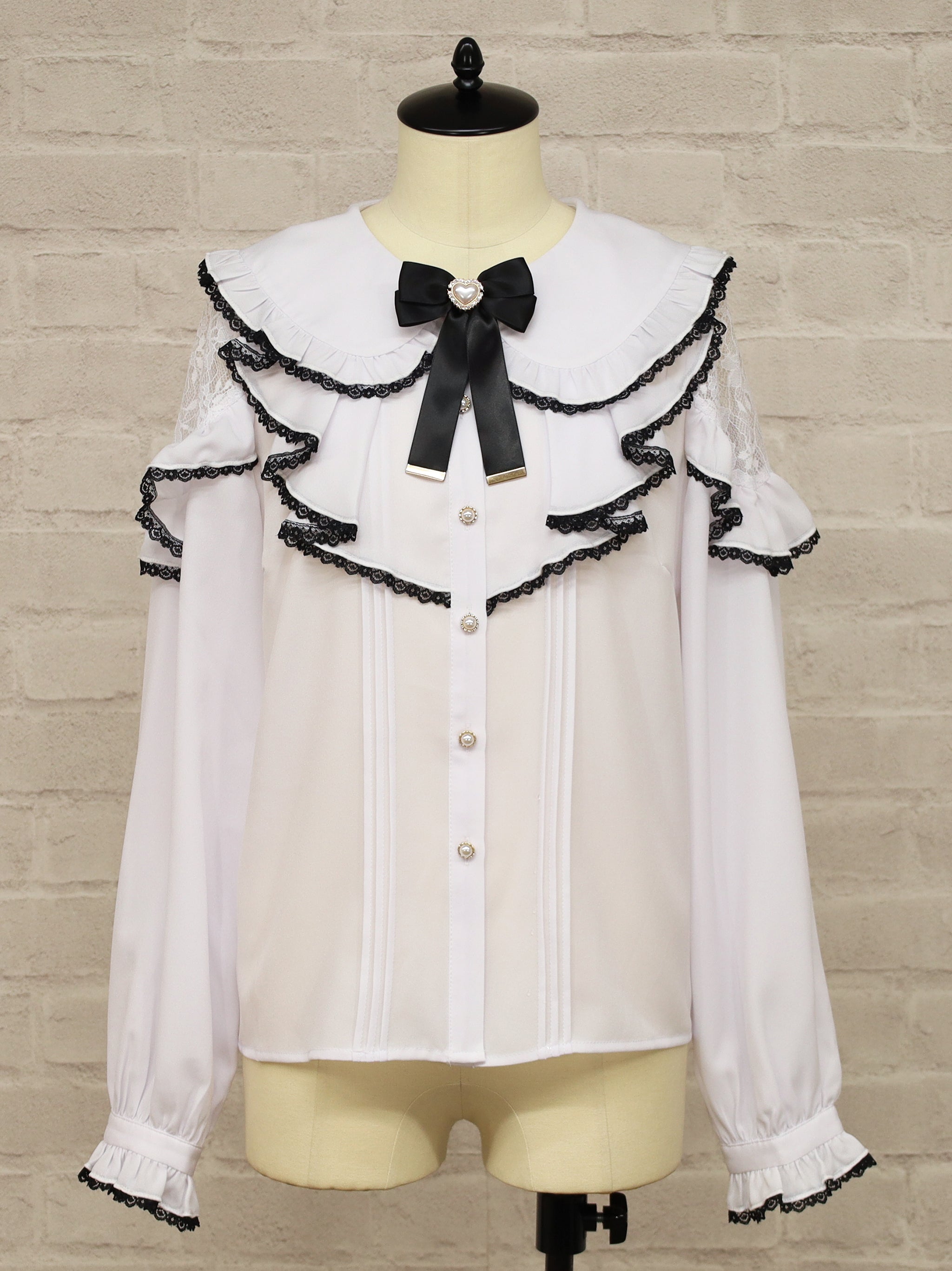 【メンバーズセール対象】バイカラーレースラッフルブラウス オフホワイト（Off White） FREE ｜Amavel（アマベル）公式サイト