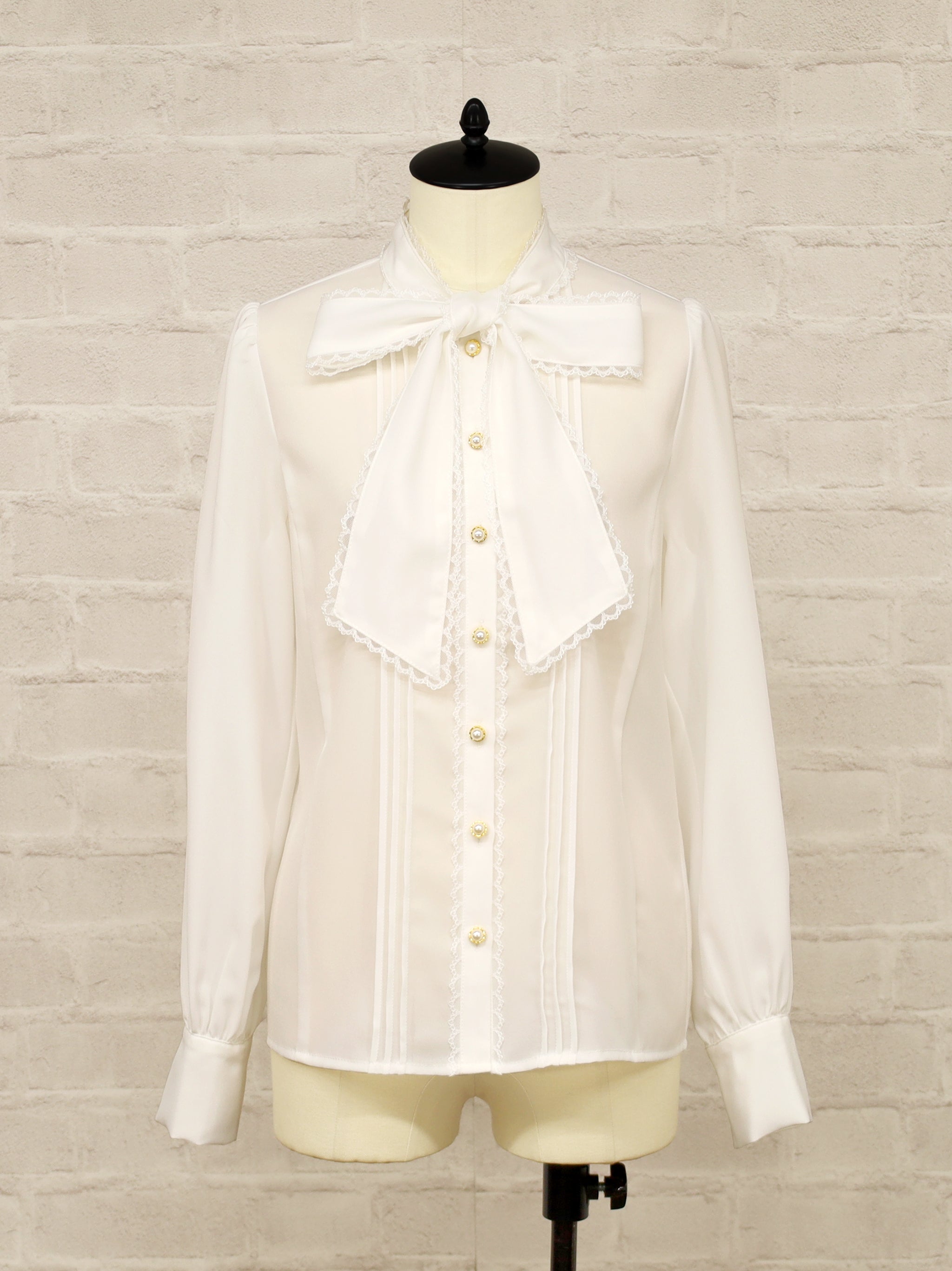 【メンバーズセール対象】レーストリミングボウタイブラウス アイボリー（Ivory） FREE ｜Amavel（アマベル）公式サイト