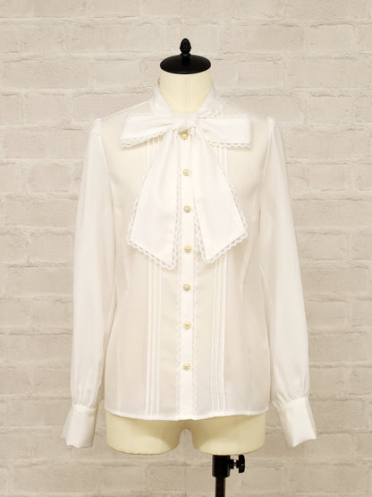 【メンバーズセール対象】レーストリミングボウタイブラウス アイボリー（Ivory） FREE ｜Amavel（アマベル）公式サイト