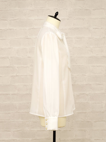 【メンバーズセール対象】レーストリミングボウタイブラウス ｜Amavel（アマベル）公式サイト