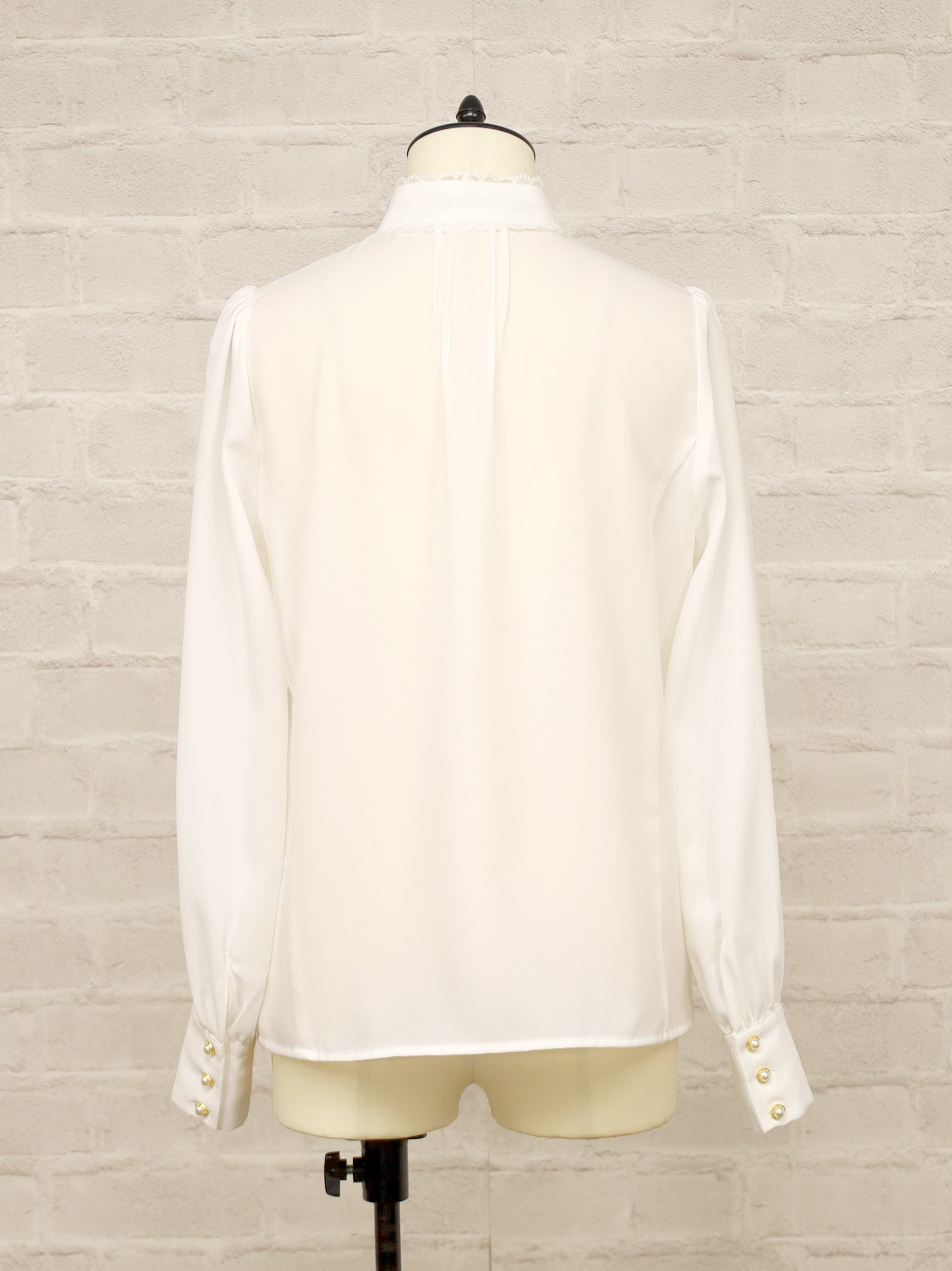 【メンバーズセール対象】レーストリミングボウタイブラウス ｜Amavel（アマベル）公式サイト