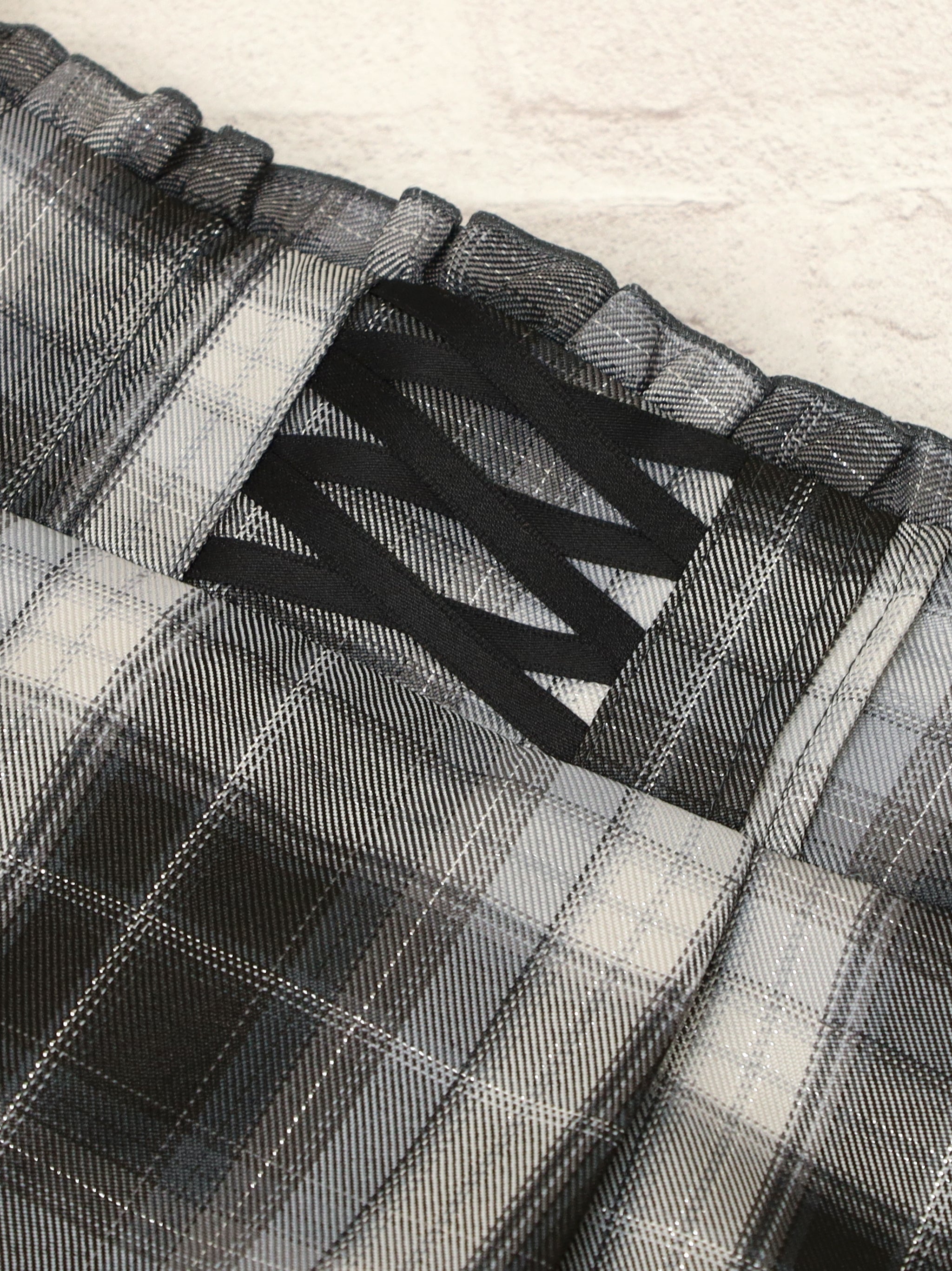 Checkered ruffle skirt with fur pompom – Amavel（アマベル）公式サイト