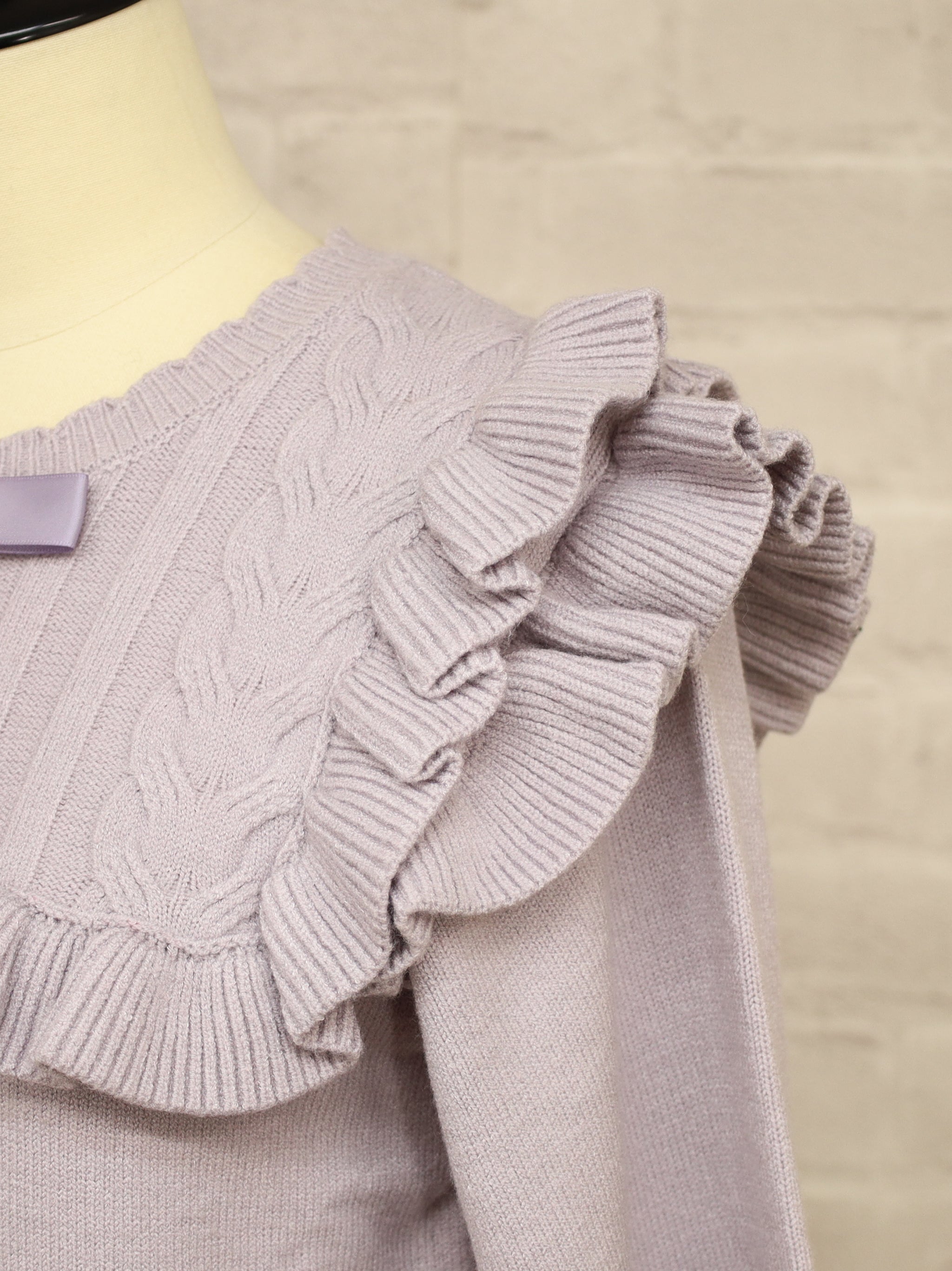 ヨークフリルニットトップス ｜Amavel（アマベル）公式サイト