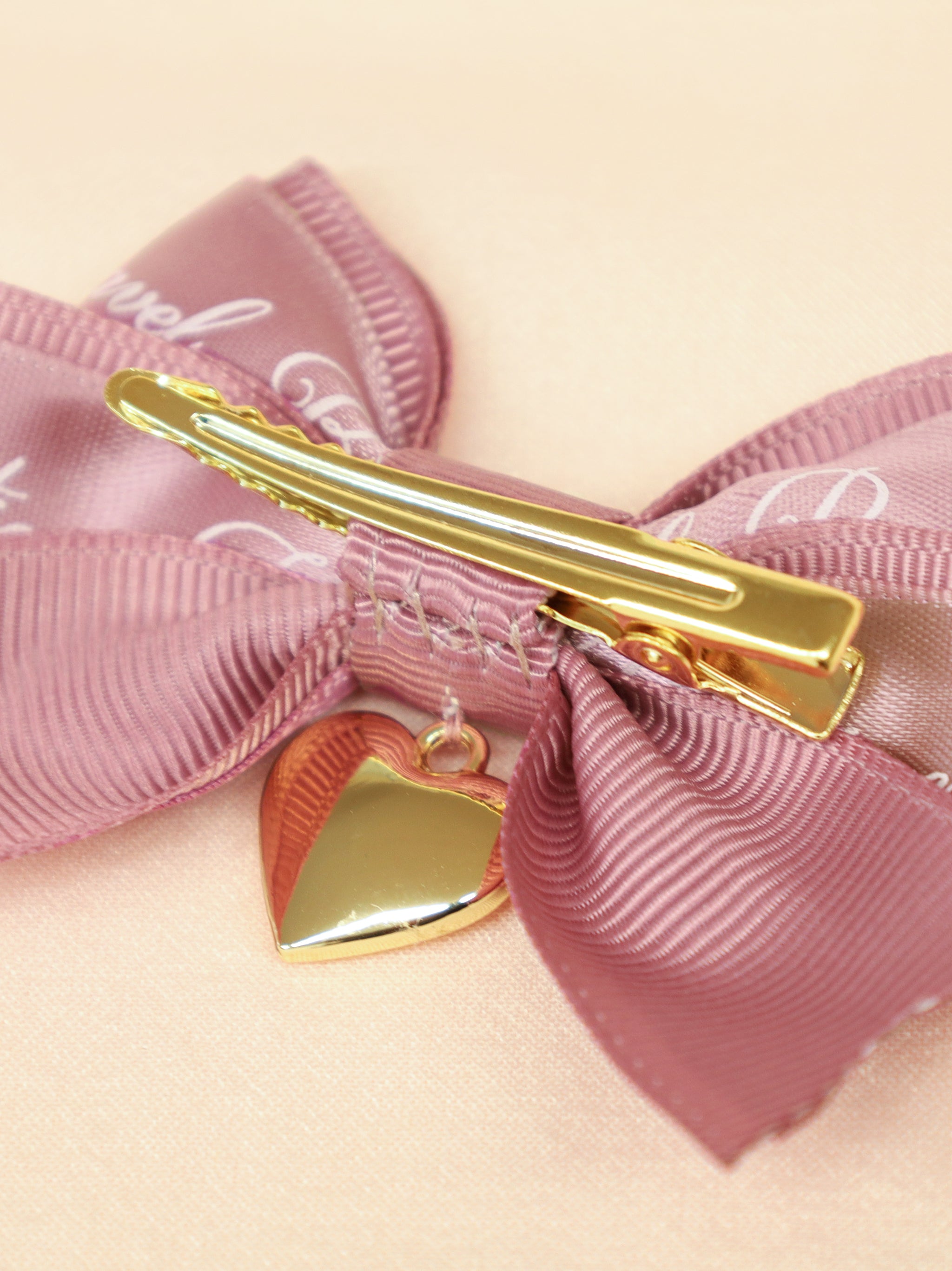 【メンバーズセール対象】ハートチャーム付ダブルリボンミニクリップ ｜Amavel（アマベル）公式サイト