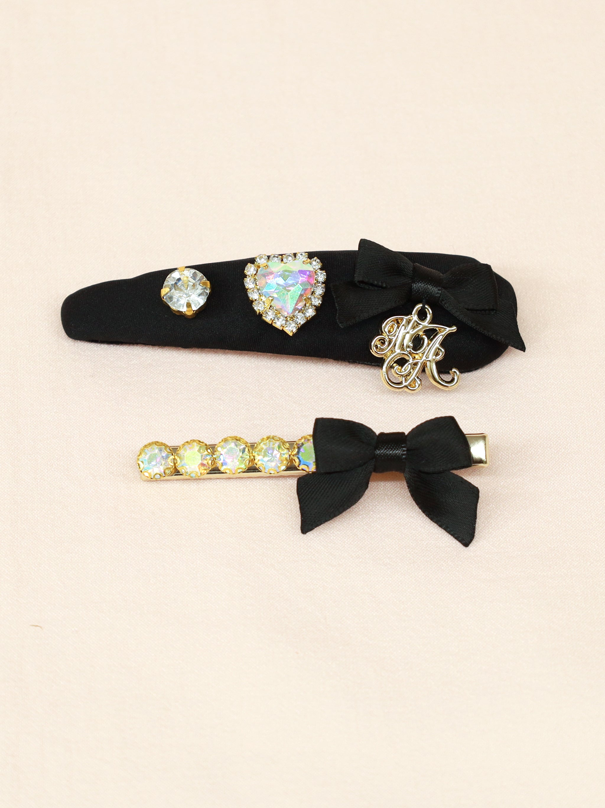 モノグラムチャーム付ビジュークリップセット ｜Amavel（アマベル）公式サイト