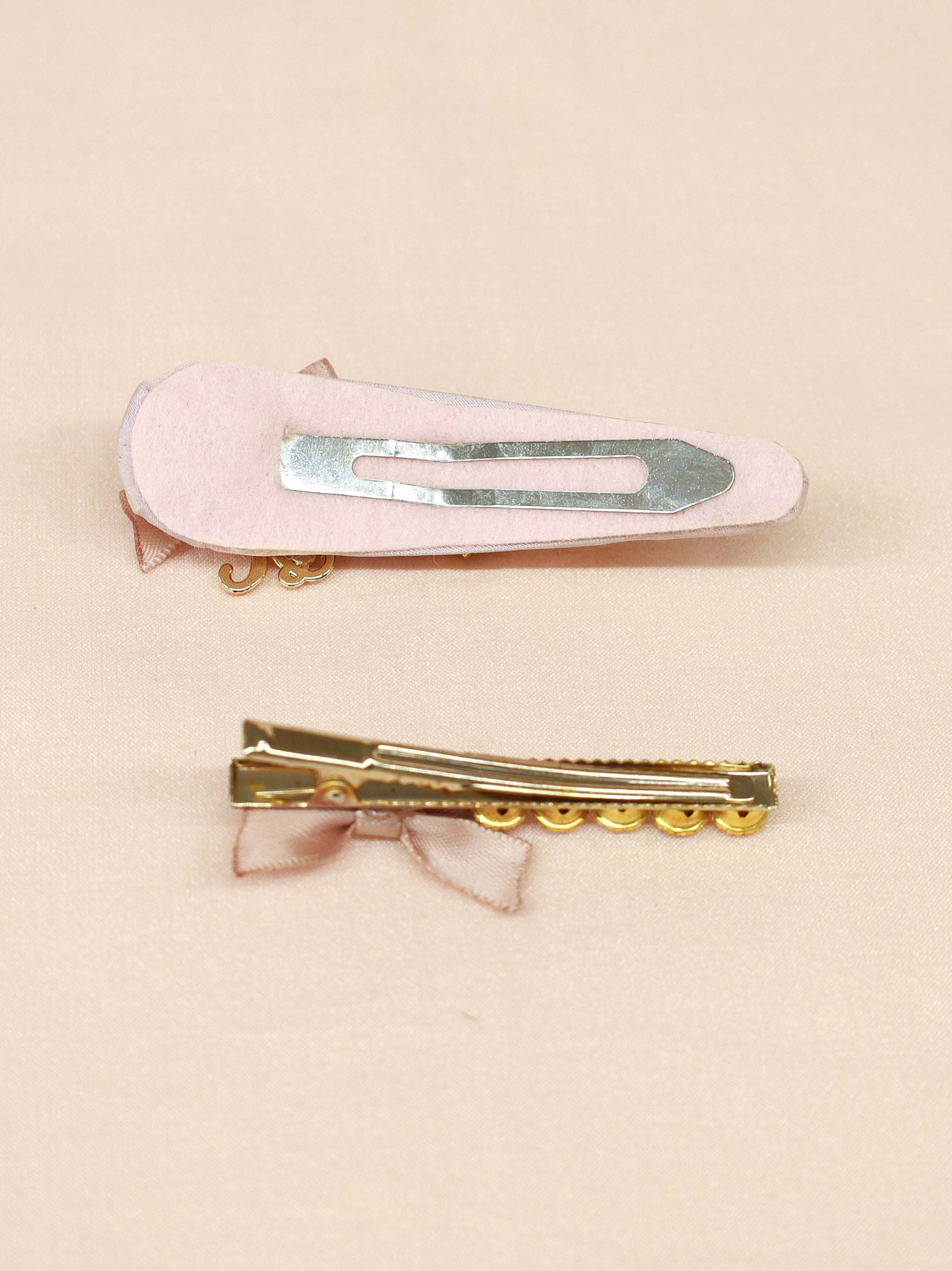 モノグラムチャーム付ビジュークリップセット ｜Amavel（アマベル）公式サイト