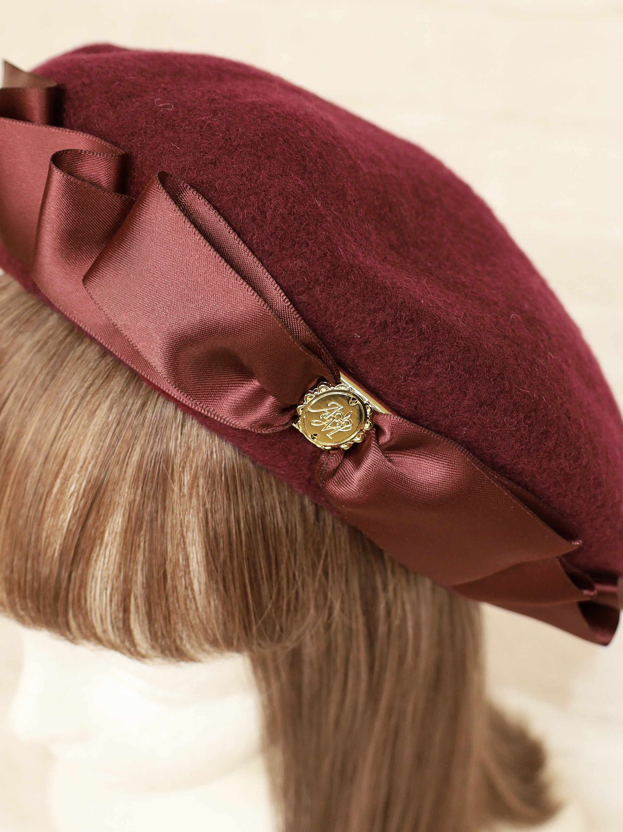 モノグラムバックル付フロントリボンフェルトベレー – Amavel