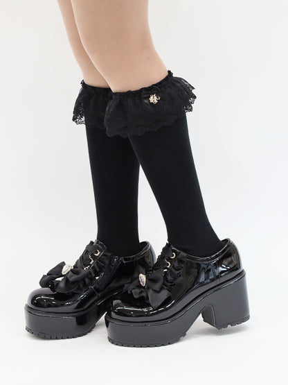 モノグラムチャーム付レースハイソックス ブラック（Black） FREE ｜Amavel（アマベル）公式サイト