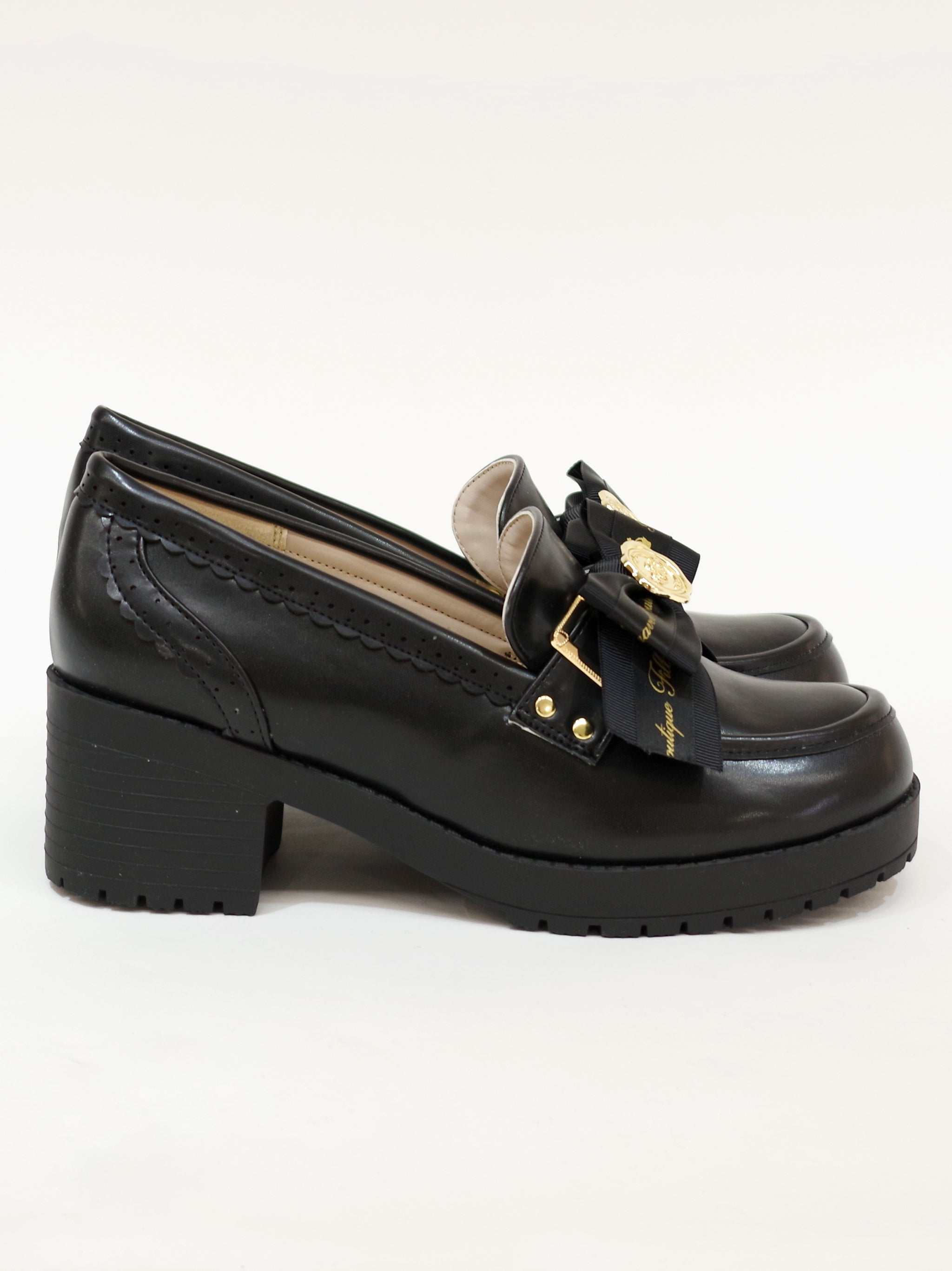 ロゴリボン付ビブラムローファーパンプス ｜Amavel（アマベル）公式サイト