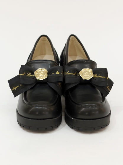 ロゴリボン付ビブラムローファーパンプス ｜Amavel（アマベル）公式サイト