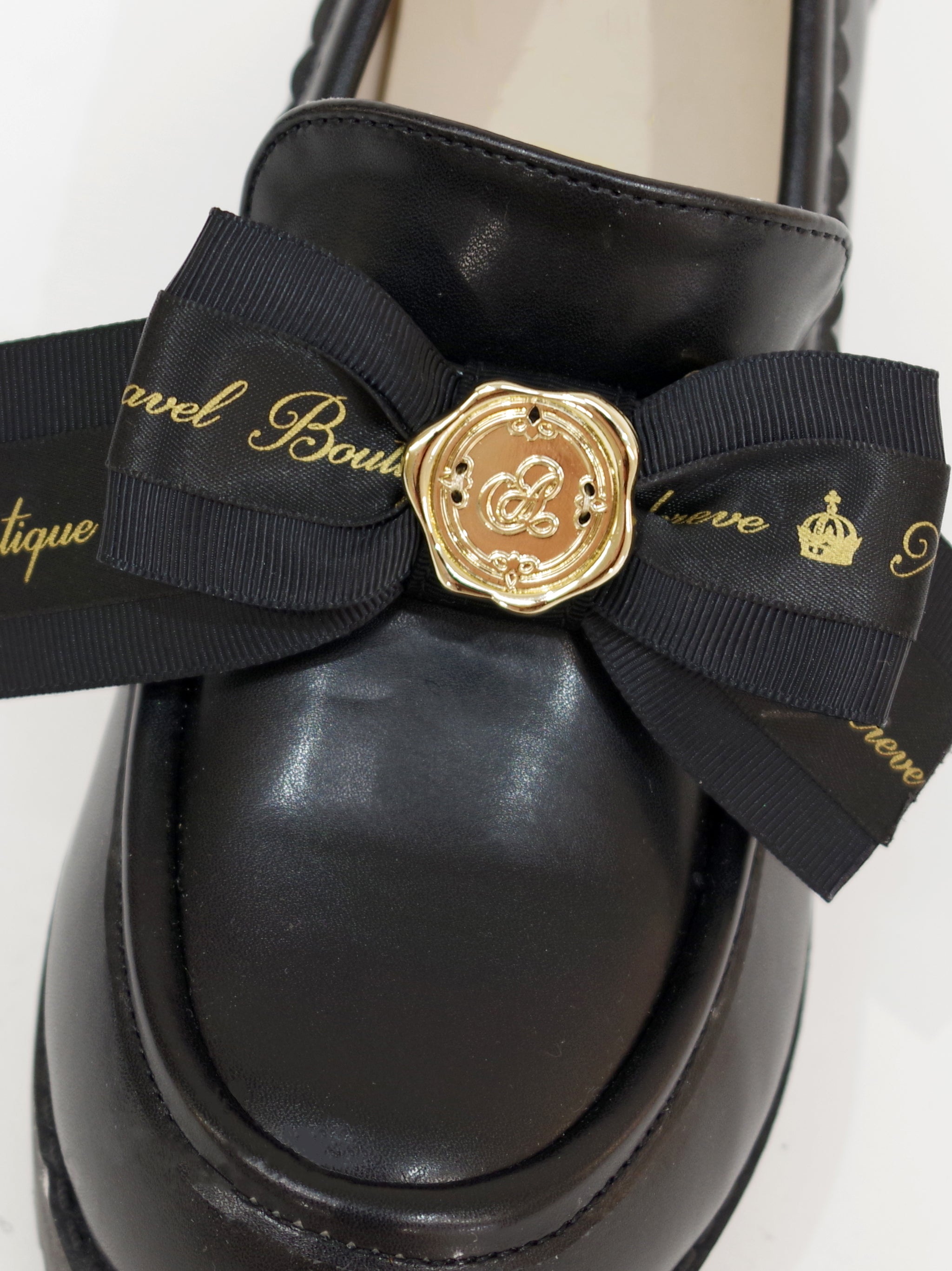 ロゴリボン付ビブラムローファーパンプス ｜Amavel（アマベル）公式サイト