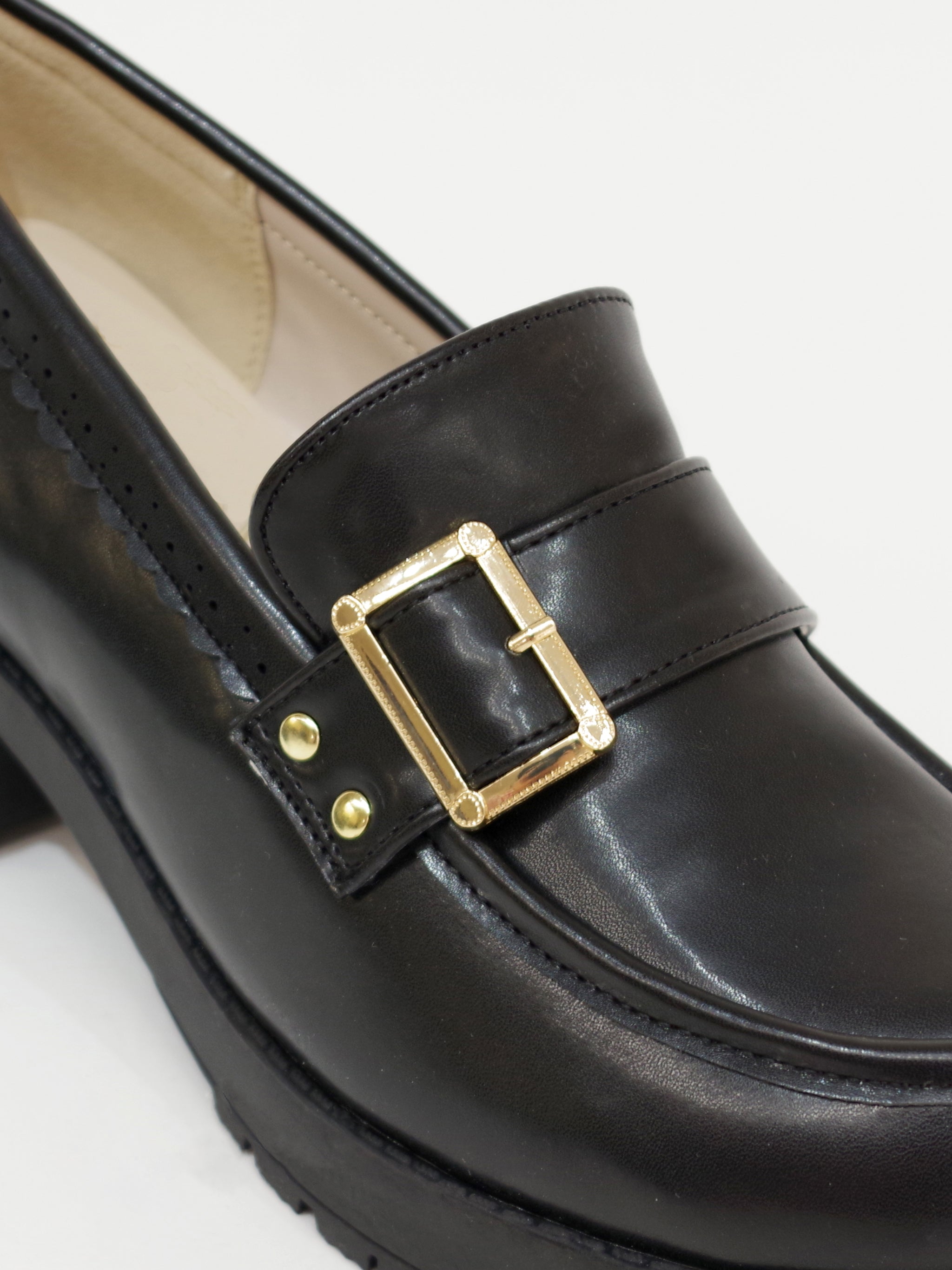 ロゴリボン付ビブラムローファーパンプス ｜Amavel（アマベル）公式サイト