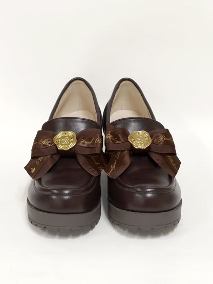 ロゴリボン付ビブラムローファーパンプス ｜Amavel（アマベル）公式サイト