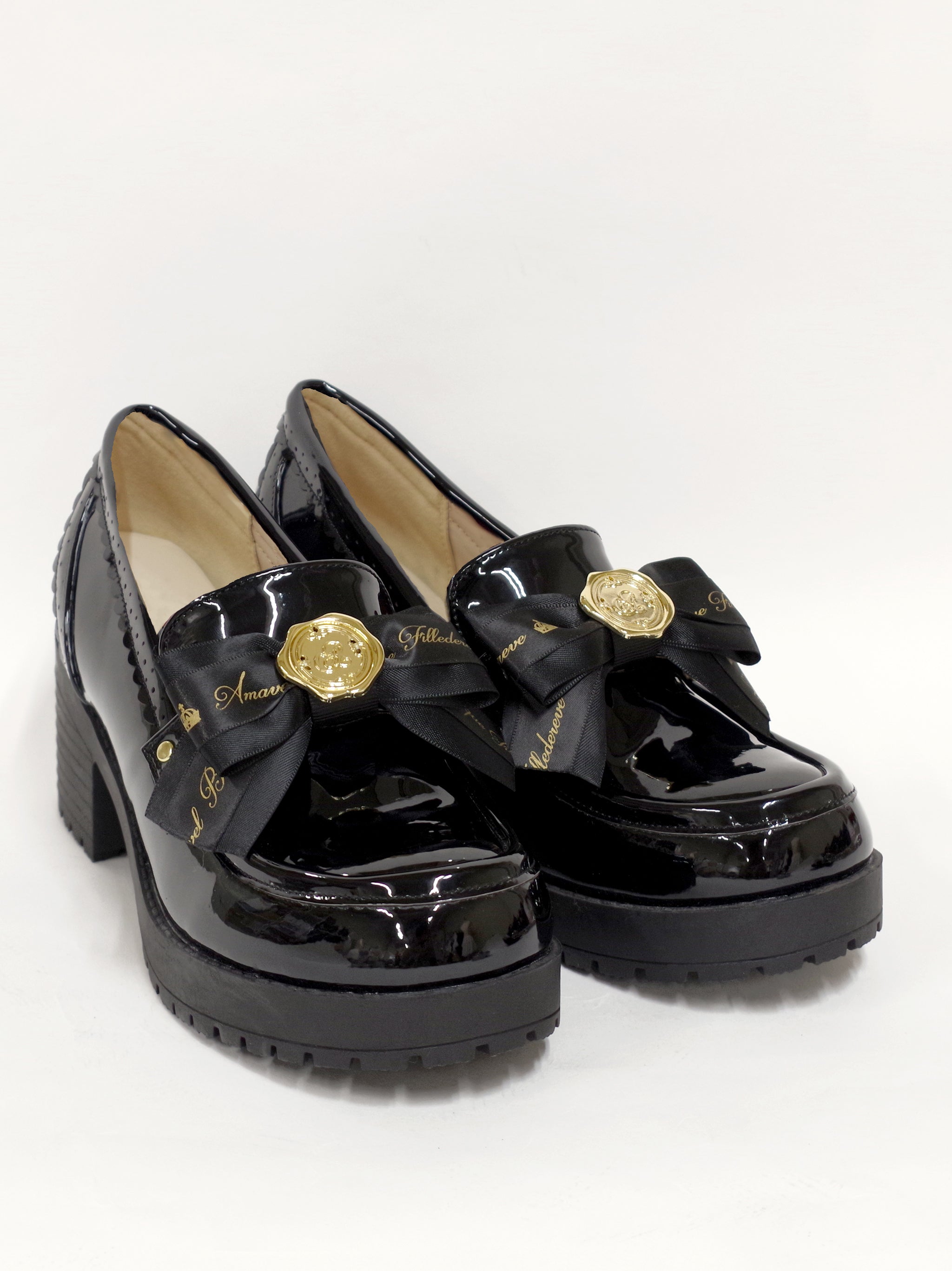 ロゴリボン付ビブラムローファーパンプス ブラックエナメル（Black Enamel） ｜Amavel（アマベル）公式サイト