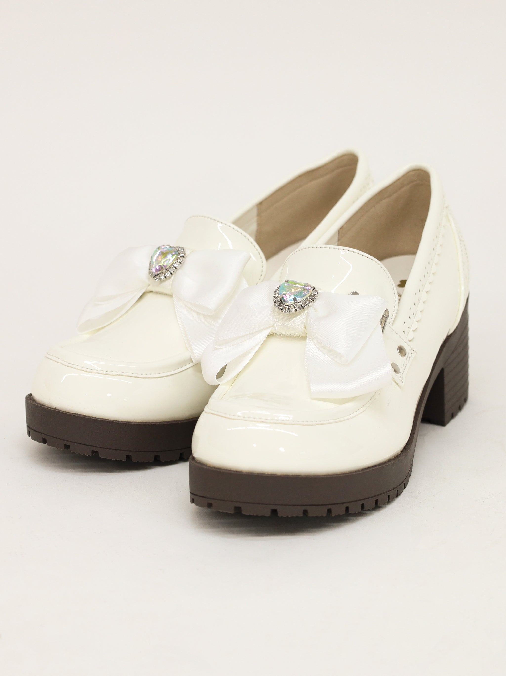 ハートビジュー付きローファーパンプス アイボリー（Ivory） ｜Amavel（アマベル）公式サイト