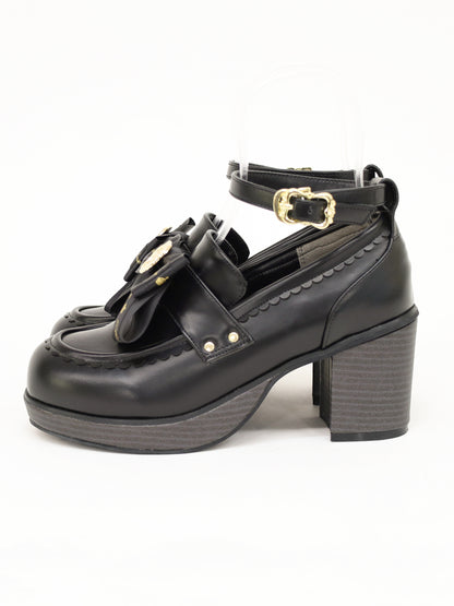 【メンバーズセール対象】シーリングチャーム付ヒールローファーパンプス ｜Amavel（アマベル）公式サイト