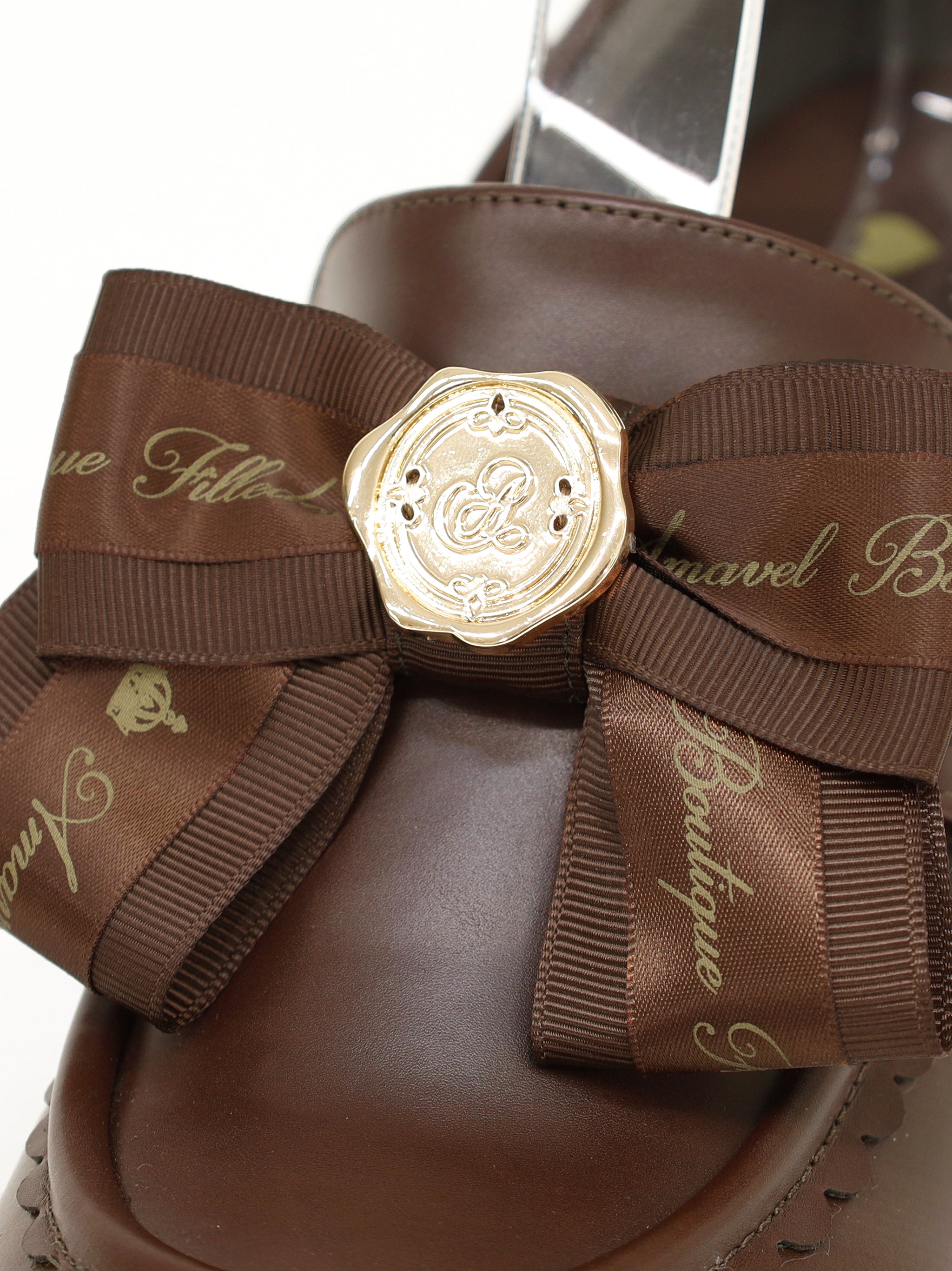 【メンバーズセール対象】シーリングチャーム付ヒールローファーパンプス ｜Amavel（アマベル）公式サイト