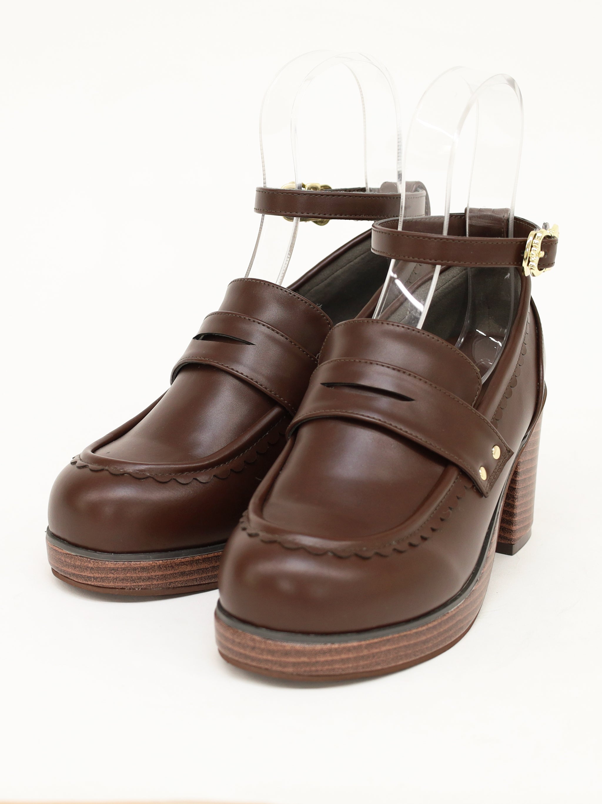 【メンバーズセール対象】シーリングチャーム付ヒールローファーパンプス ｜Amavel（アマベル）公式サイト