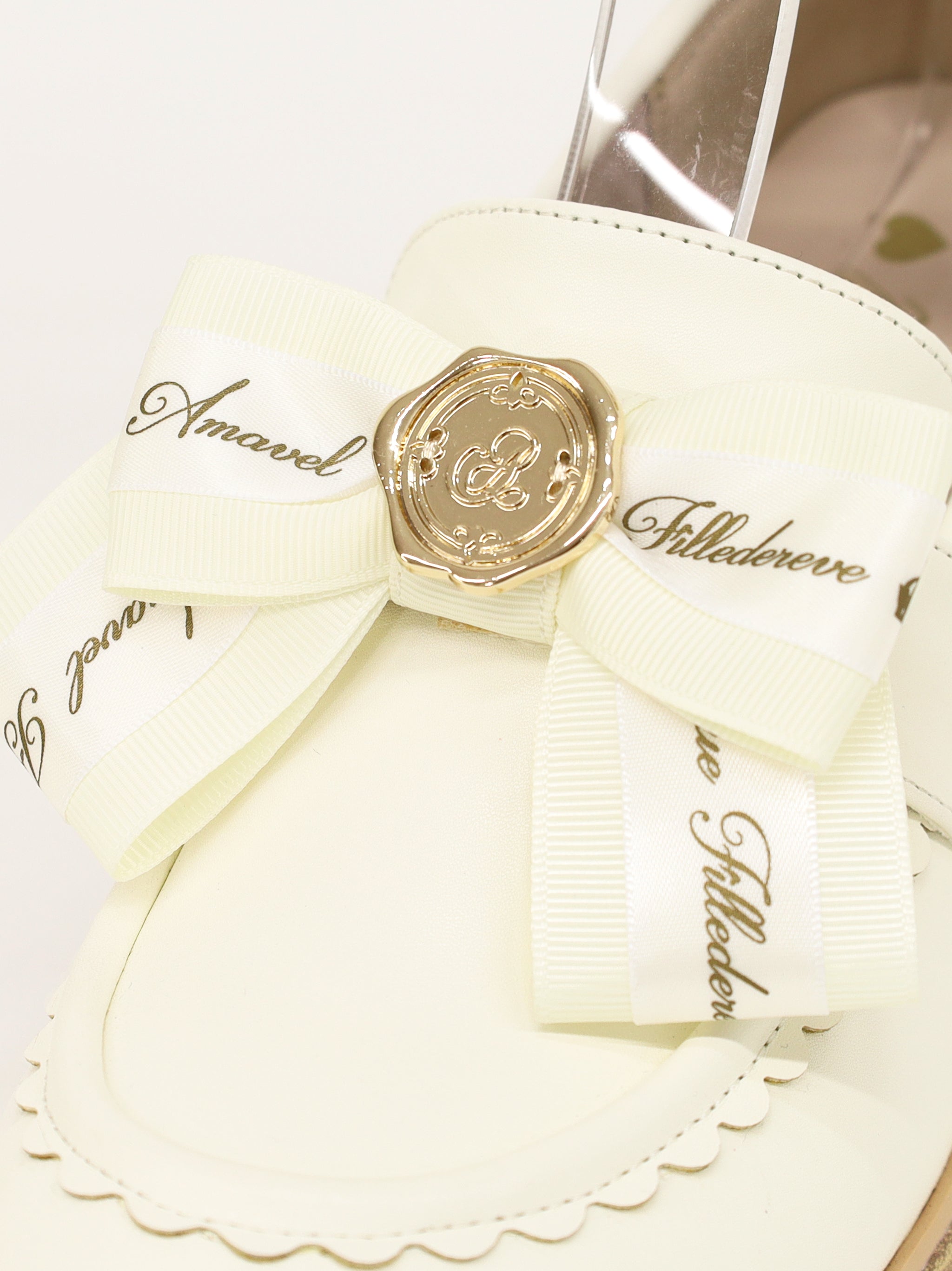 【メンバーズセール対象】シーリングチャーム付ヒールローファーパンプス ｜Amavel（アマベル）公式サイト