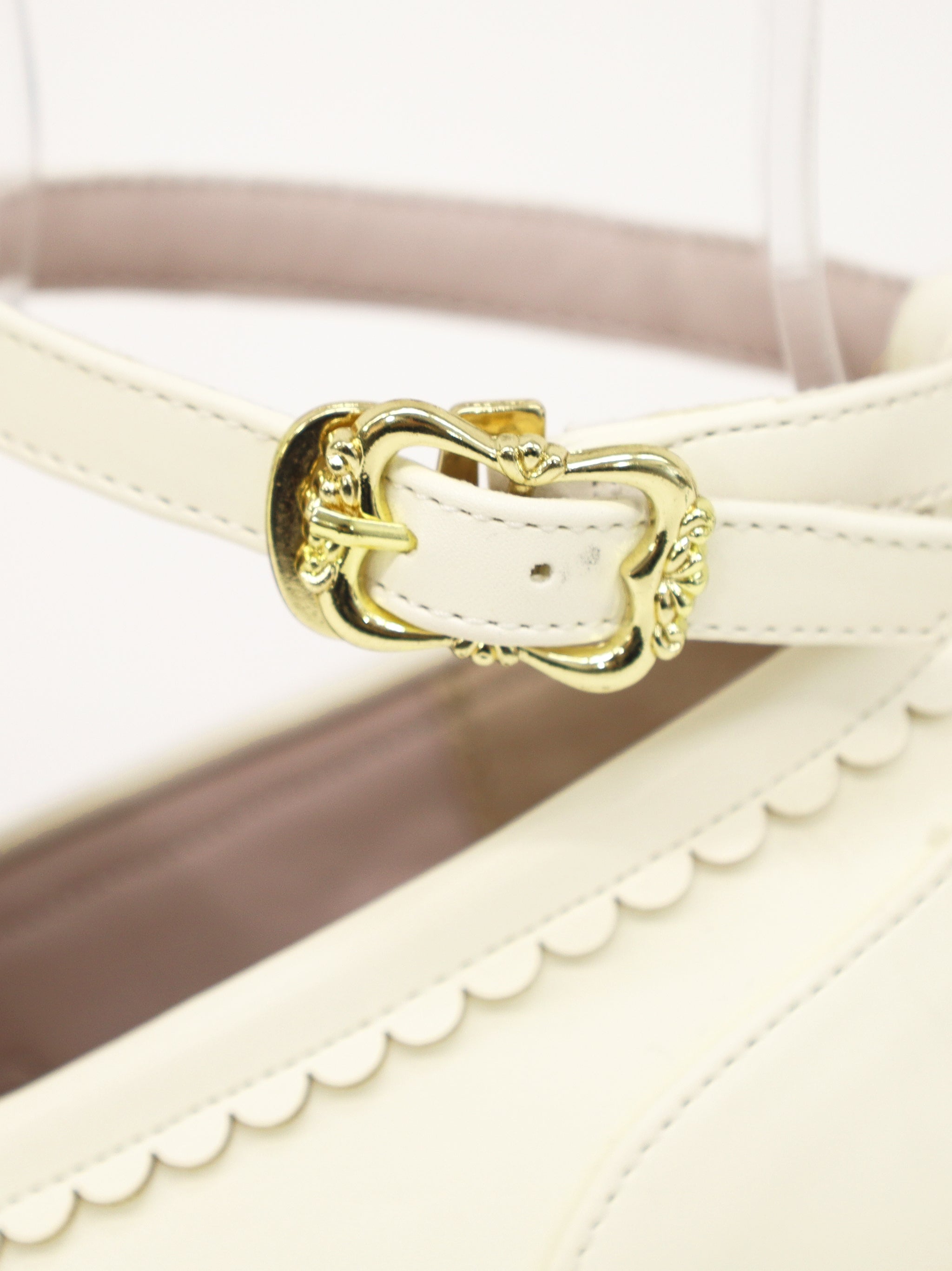 【メンバーズセール対象】シーリングチャーム付ヒールローファーパンプス ｜Amavel（アマベル）公式サイト