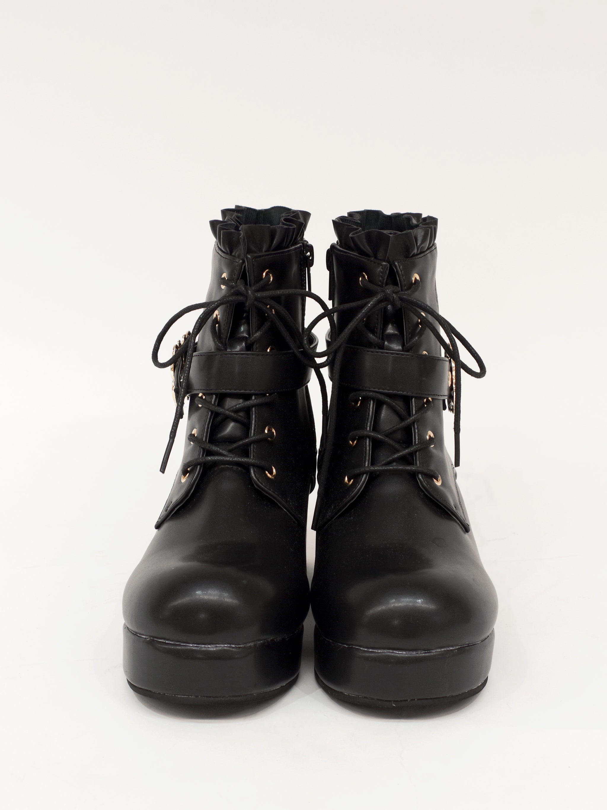 モノグラム型押しフリルショートブーツ ｜Amavel（アマベル）公式サイト