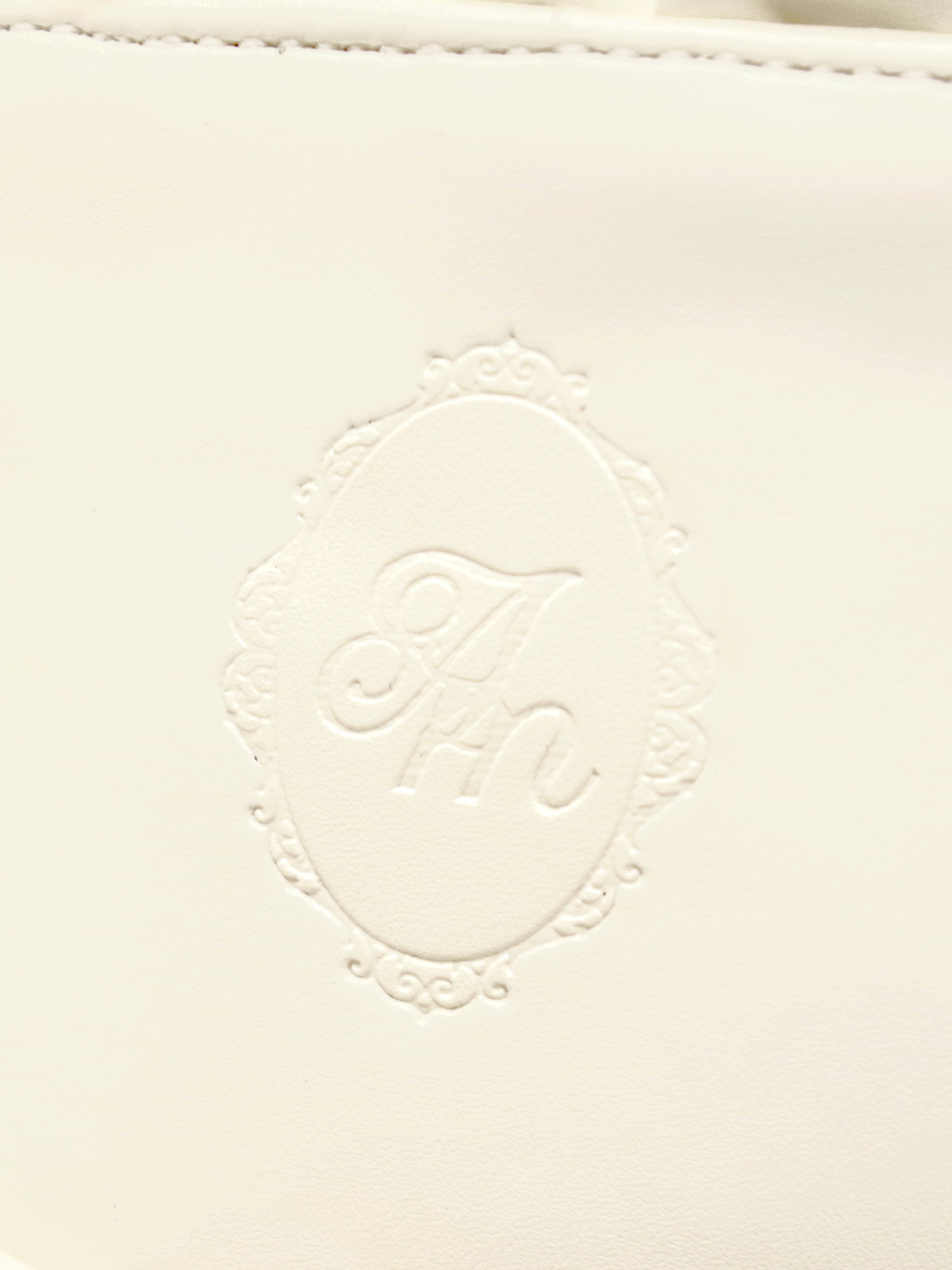 モノグラム型押しフリルショートブーツ ｜Amavel（アマベル）公式サイト