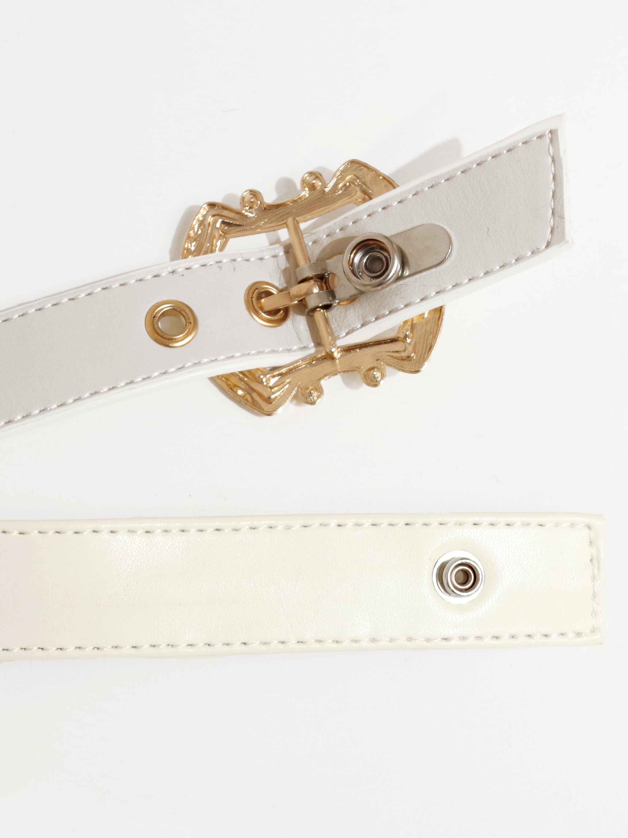 モノグラム型押しフリルショートブーツ ｜Amavel（アマベル）公式サイト