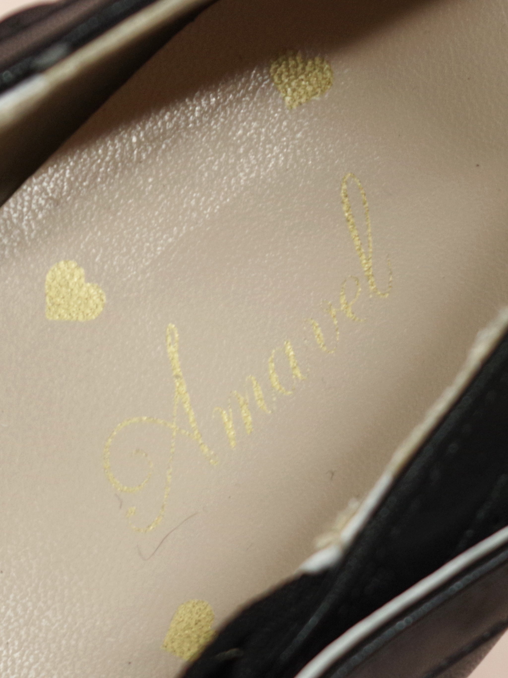 ファーリボン付クロスパンプス ｜Amavel（アマベル）公式サイト